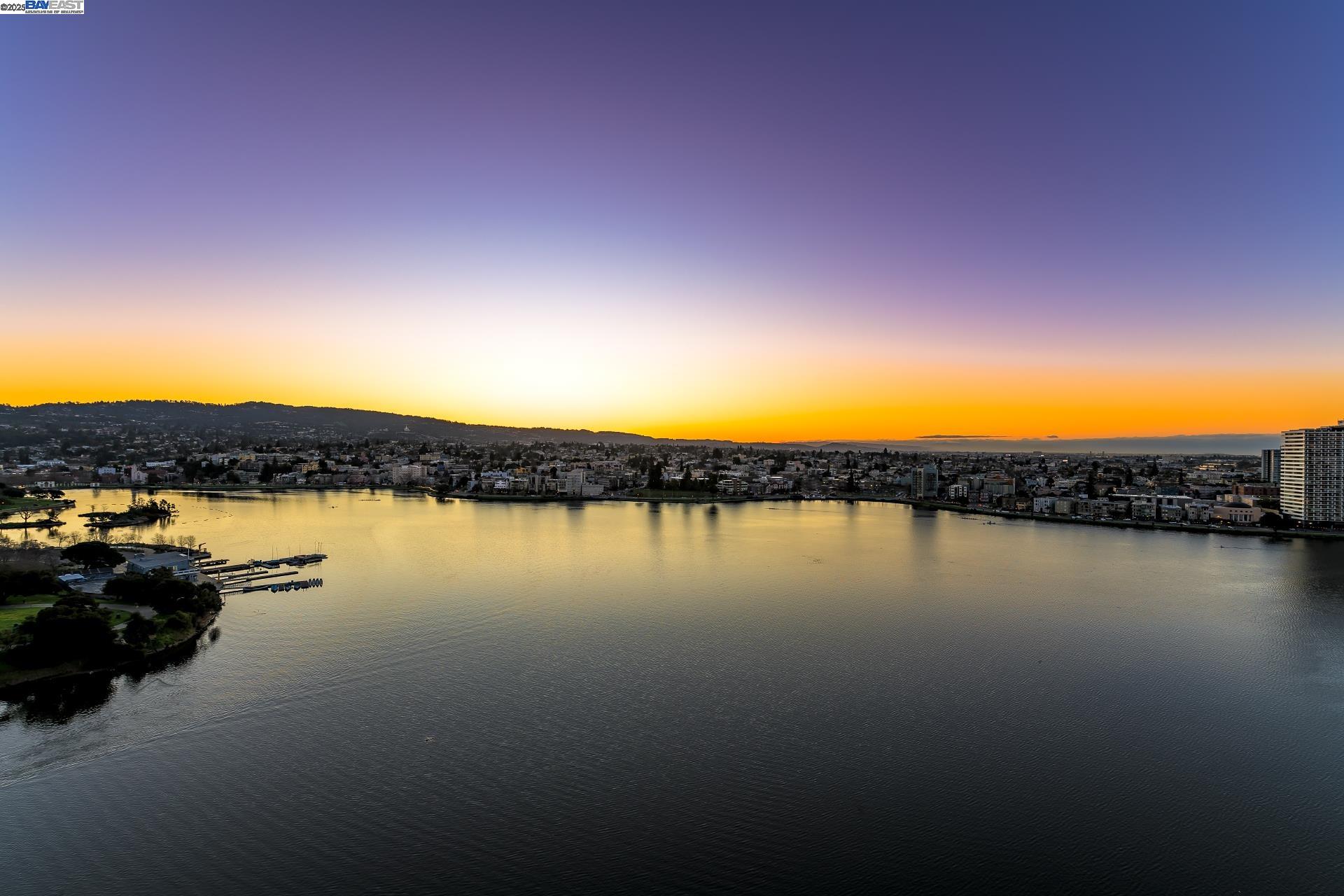 Detail Gallery Image 15 of 60 For 1 Lakeside Dr #1806,  Oakland,  CA 94612 - 1 Beds | 1 Baths