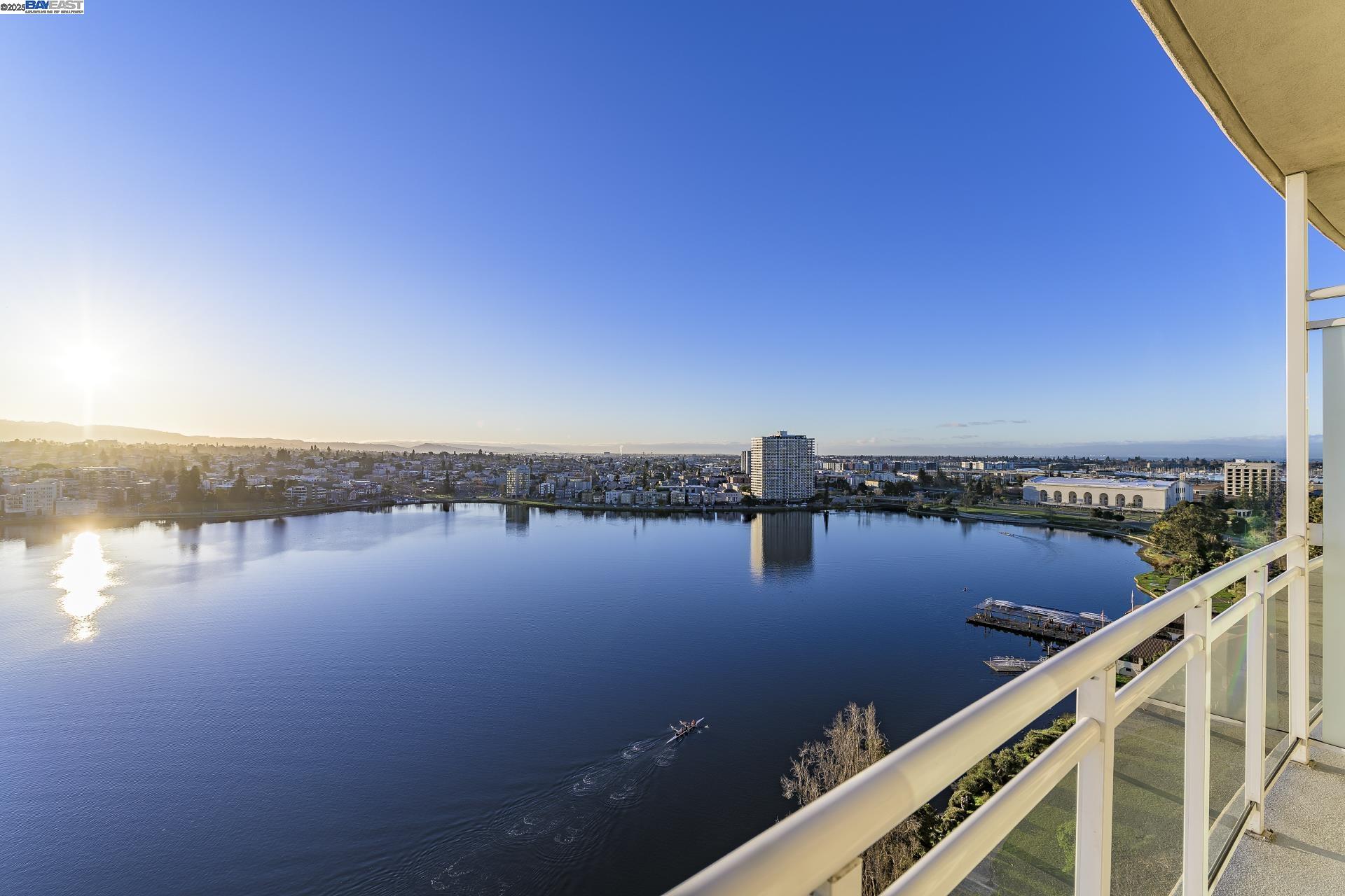 Detail Gallery Image 22 of 60 For 1 Lakeside Dr #1806,  Oakland,  CA 94612 - 1 Beds | 1 Baths