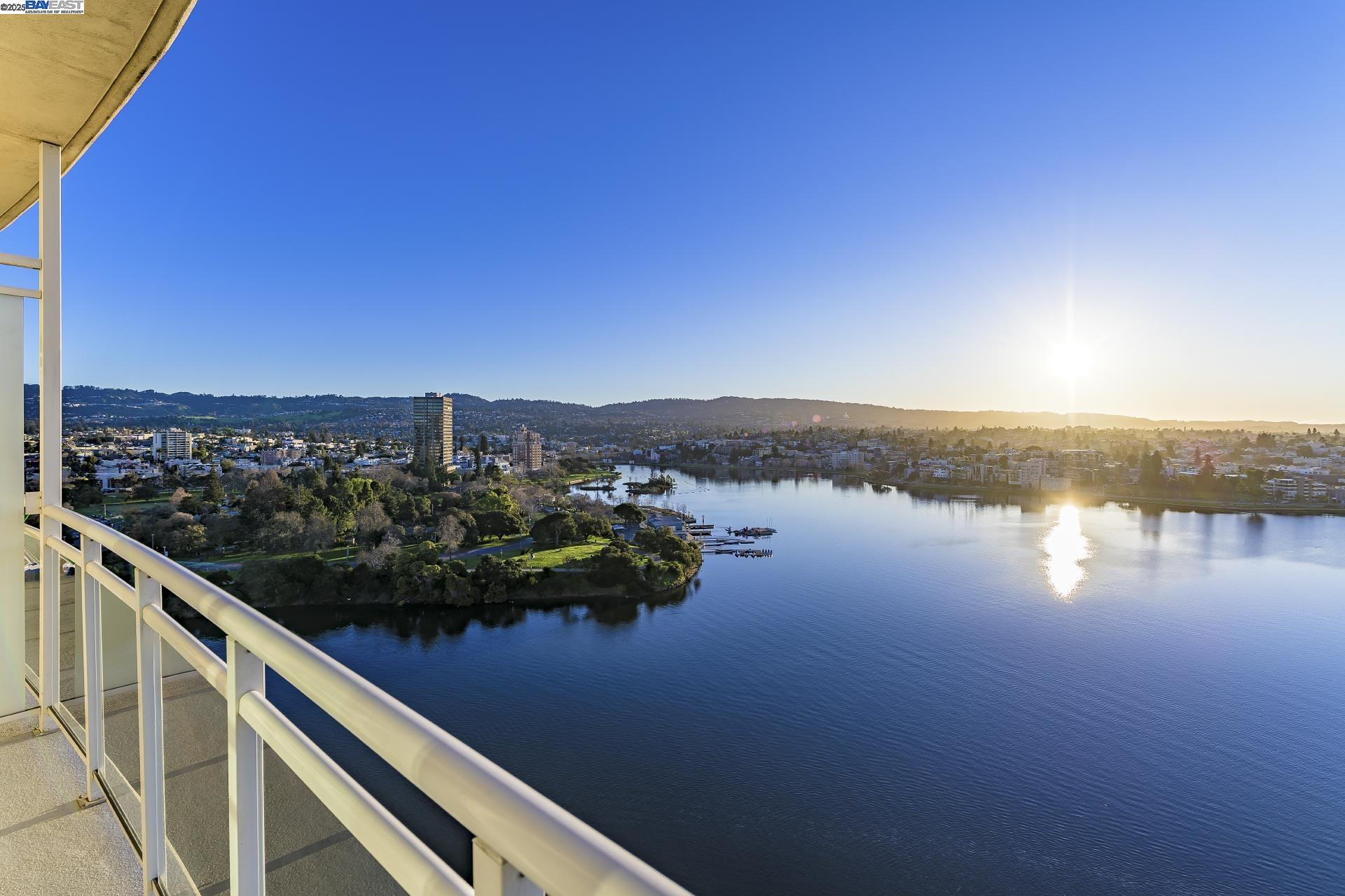 Detail Gallery Image 23 of 60 For 1 Lakeside Dr #1806,  Oakland,  CA 94612 - 1 Beds | 1 Baths