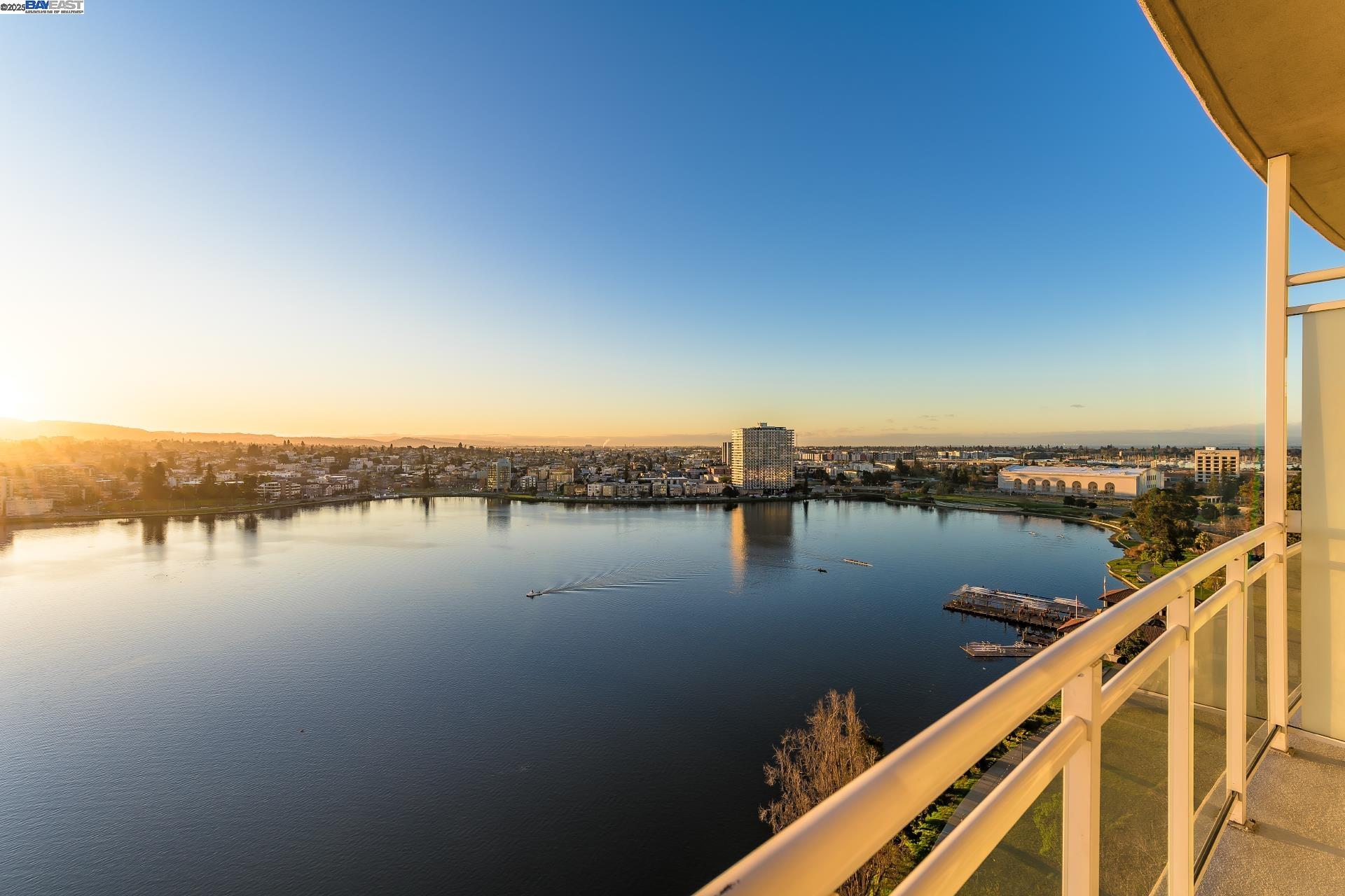 Detail Gallery Image 24 of 60 For 1 Lakeside Dr #1806,  Oakland,  CA 94612 - 1 Beds | 1 Baths