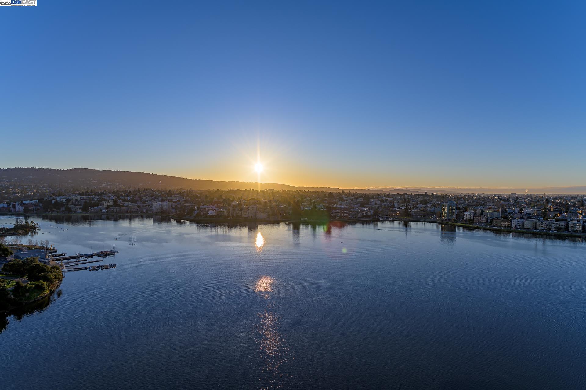Detail Gallery Image 8 of 60 For 1 Lakeside Dr #1806,  Oakland,  CA 94612 - 1 Beds | 1 Baths