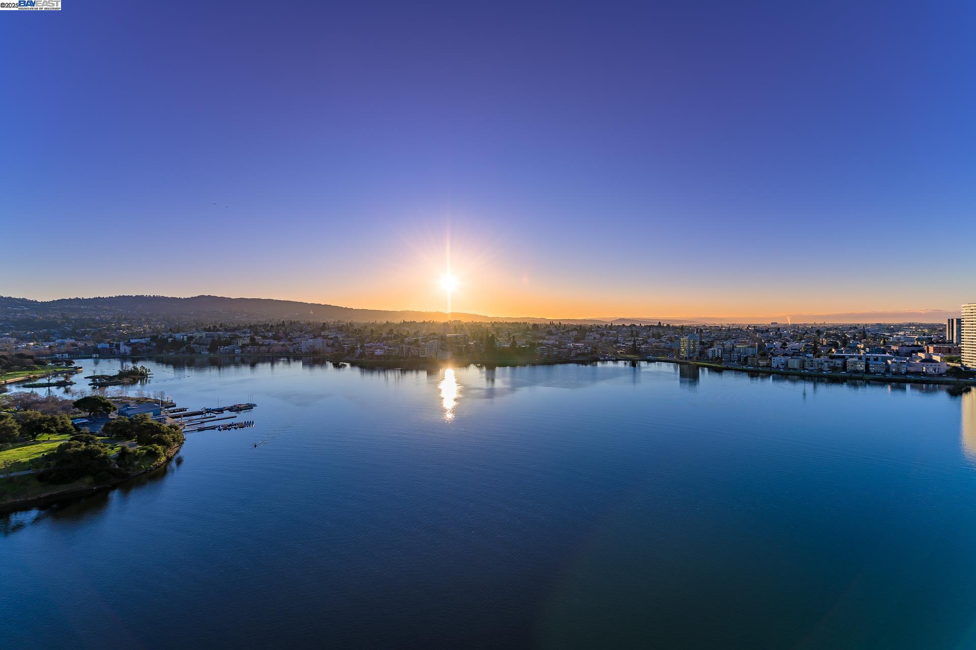 Detail Gallery Image 9 of 60 For 1 Lakeside Dr #1806,  Oakland,  CA 94612 - 1 Beds | 1 Baths