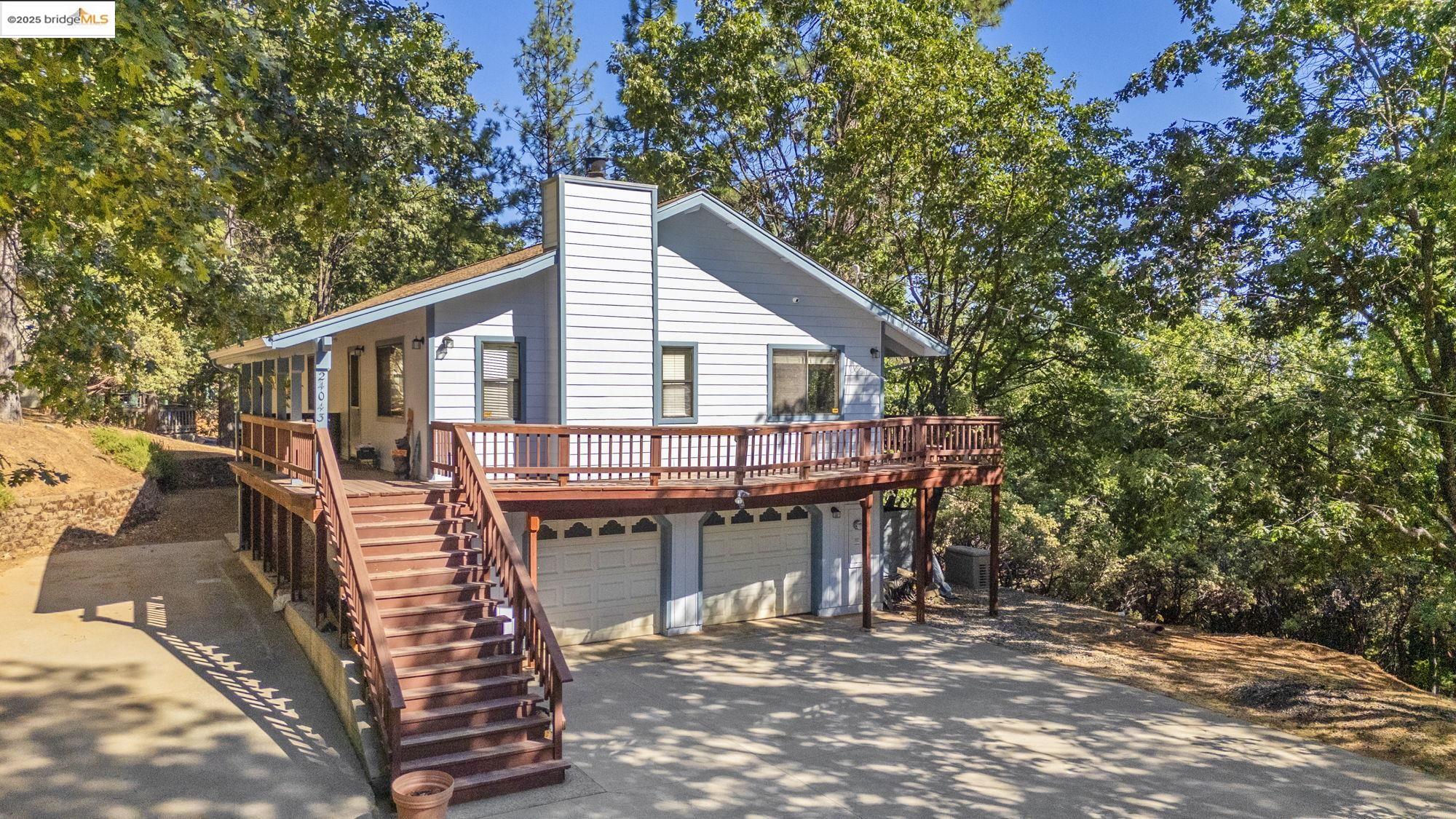 Detail Gallery Image 1 of 33 For 24043 Hitching Post Rd, Sonora,  CA 95370 - 3 Beds | 2 Baths