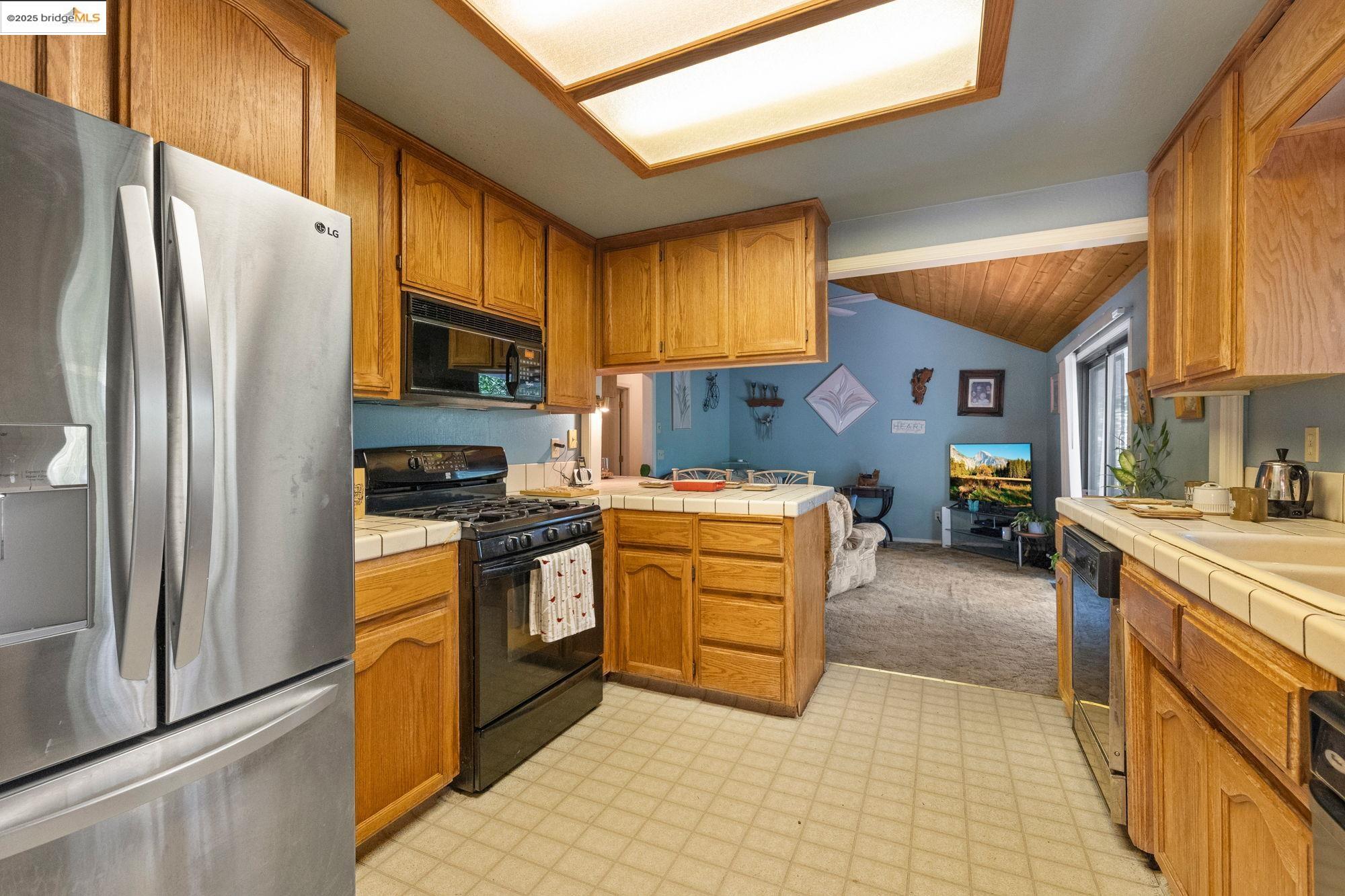 Detail Gallery Image 10 of 33 For 24043 Hitching Post Rd, Sonora,  CA 95370 - 3 Beds | 2 Baths