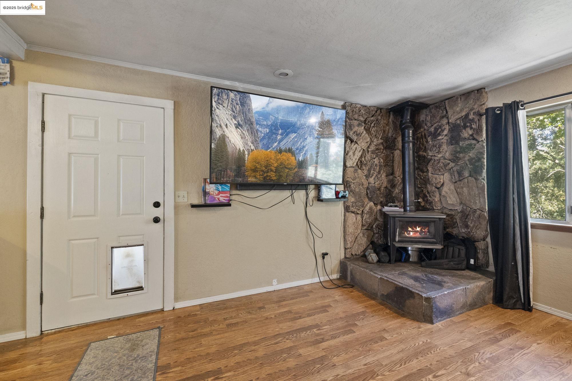 Detail Gallery Image 6 of 30 For 20592 Ponderosa Way, Tuolumne,  CA 95379 - 2 Beds | 1 Baths
