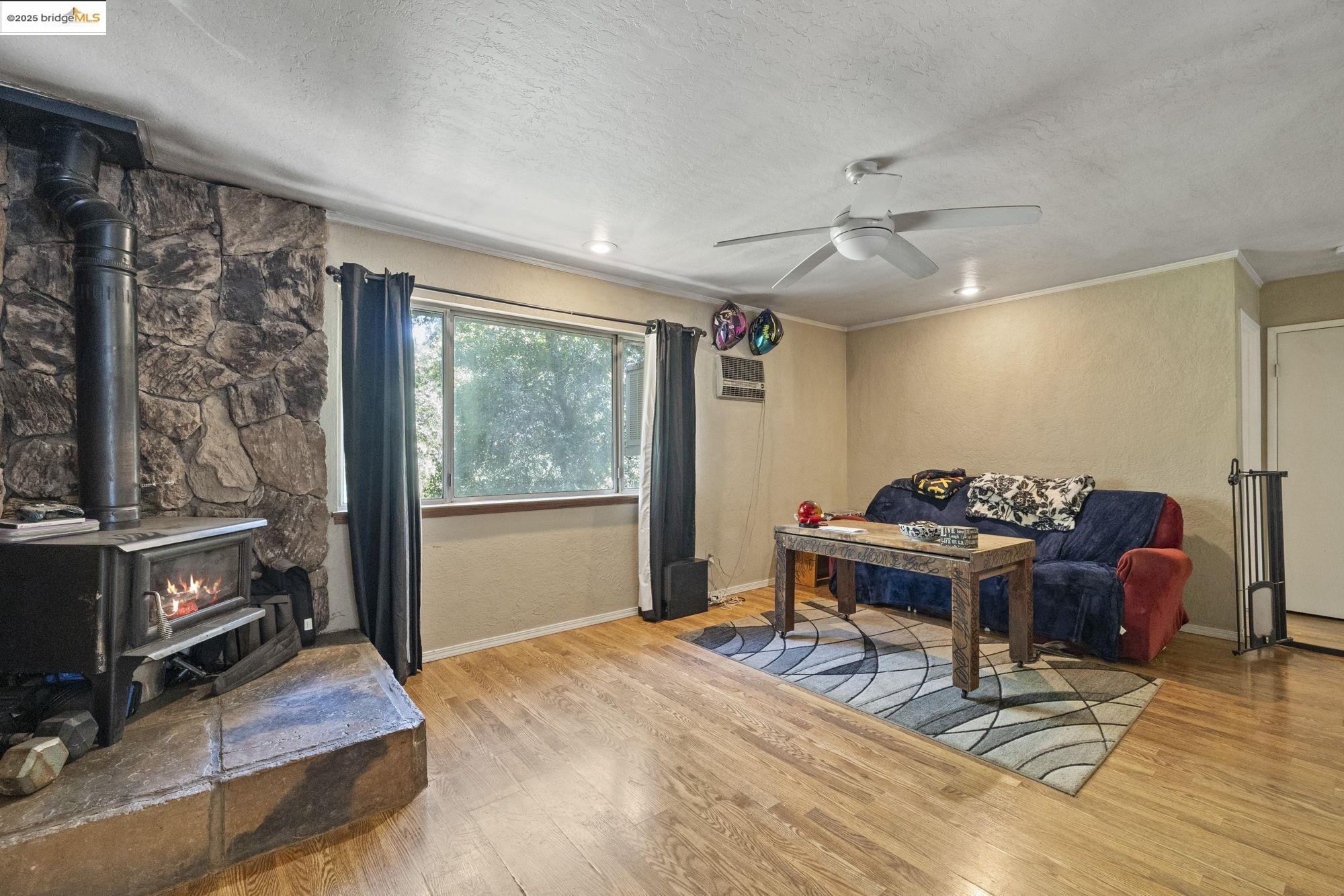 Detail Gallery Image 7 of 30 For 20592 Ponderosa Way, Tuolumne,  CA 95379 - 2 Beds | 1 Baths