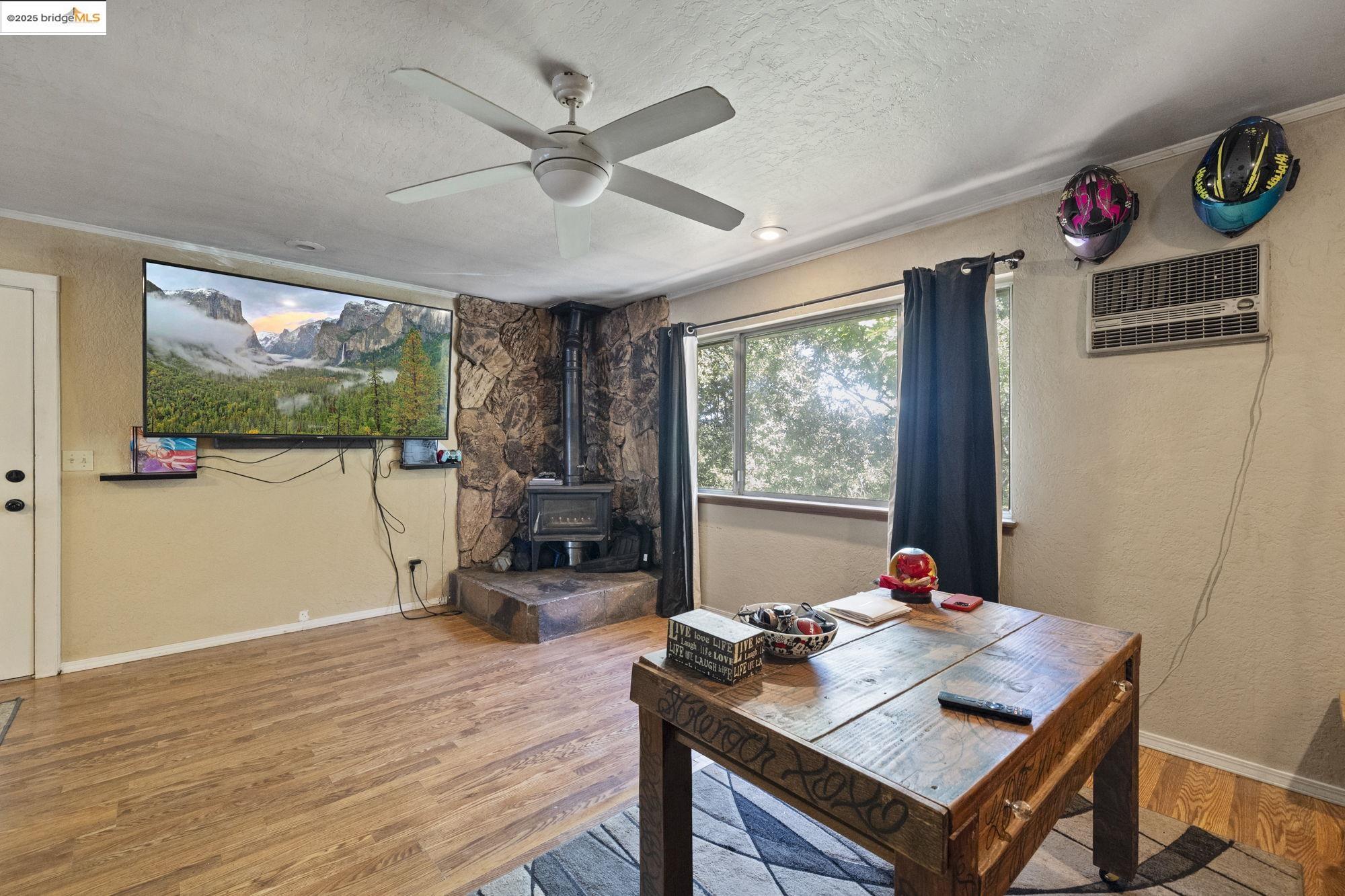 Detail Gallery Image 8 of 30 For 20592 Ponderosa Way, Tuolumne,  CA 95379 - 2 Beds | 1 Baths