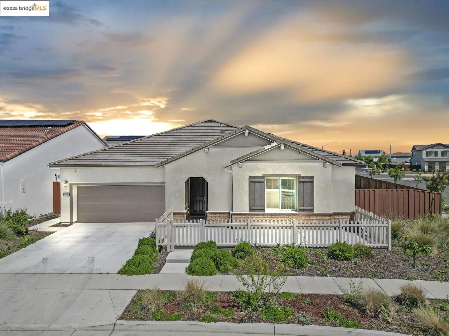 Detail Gallery Image 1 of 27 For 1661 Winne Dr, Woodland,  CA 95776 - 3 Beds | 2/1 Baths