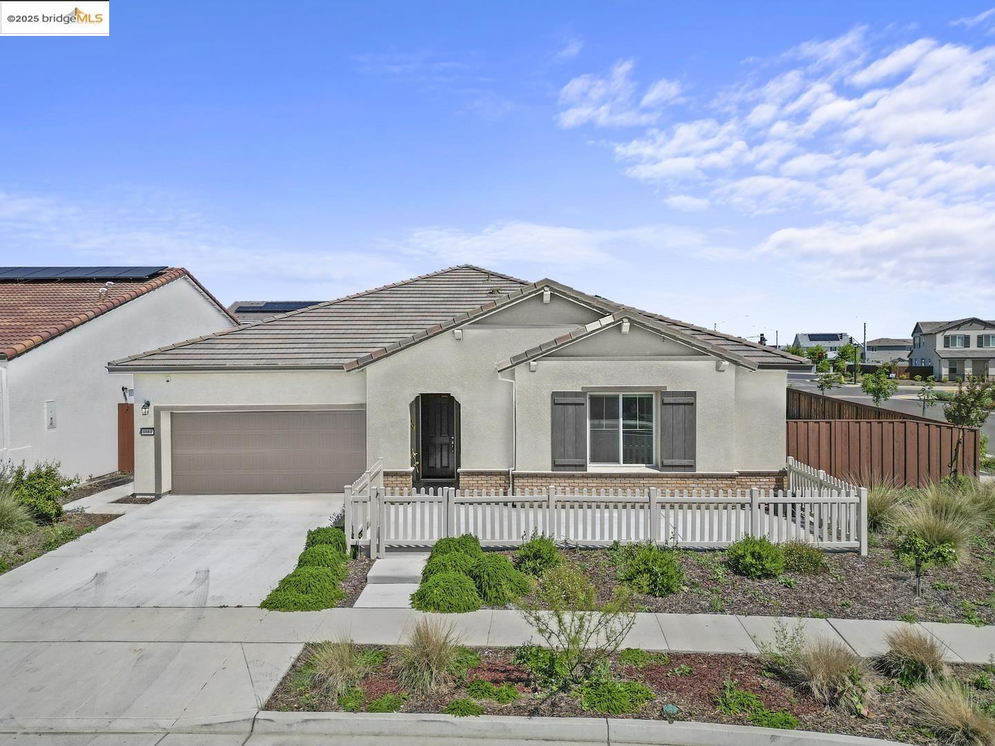 Detail Gallery Image 2 of 27 For 1661 Winne Dr, Woodland,  CA 95776 - 3 Beds | 2/1 Baths