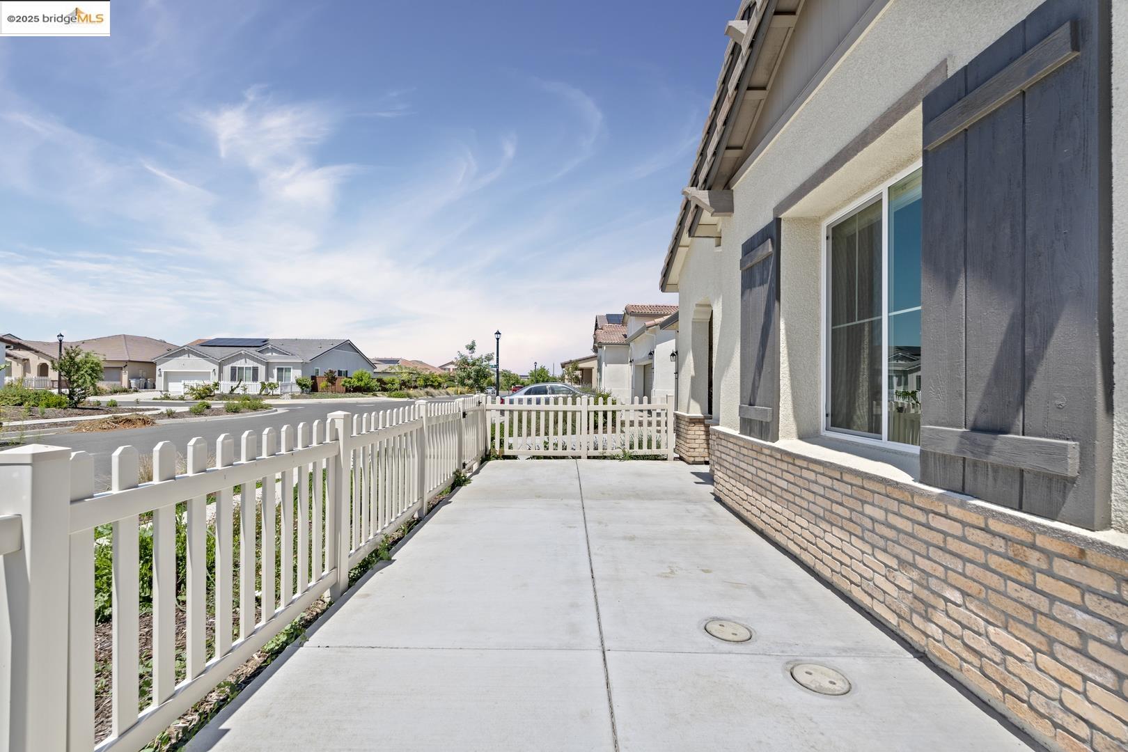 Detail Gallery Image 3 of 27 For 1661 Winne Dr, Woodland,  CA 95776 - 3 Beds | 2/1 Baths
