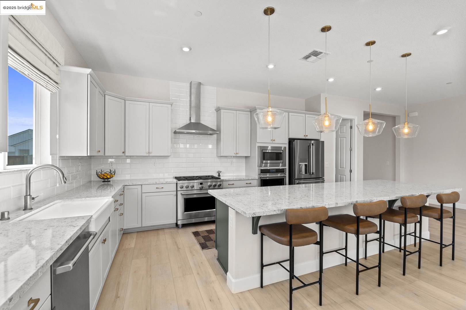 Detail Gallery Image 4 of 27 For 1661 Winne Dr, Woodland,  CA 95776 - 3 Beds | 2/1 Baths