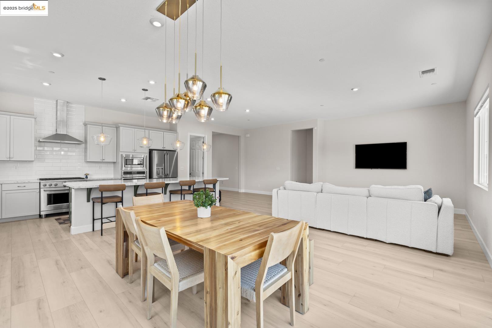 Detail Gallery Image 5 of 27 For 1661 Winne Dr, Woodland,  CA 95776 - 3 Beds | 2/1 Baths