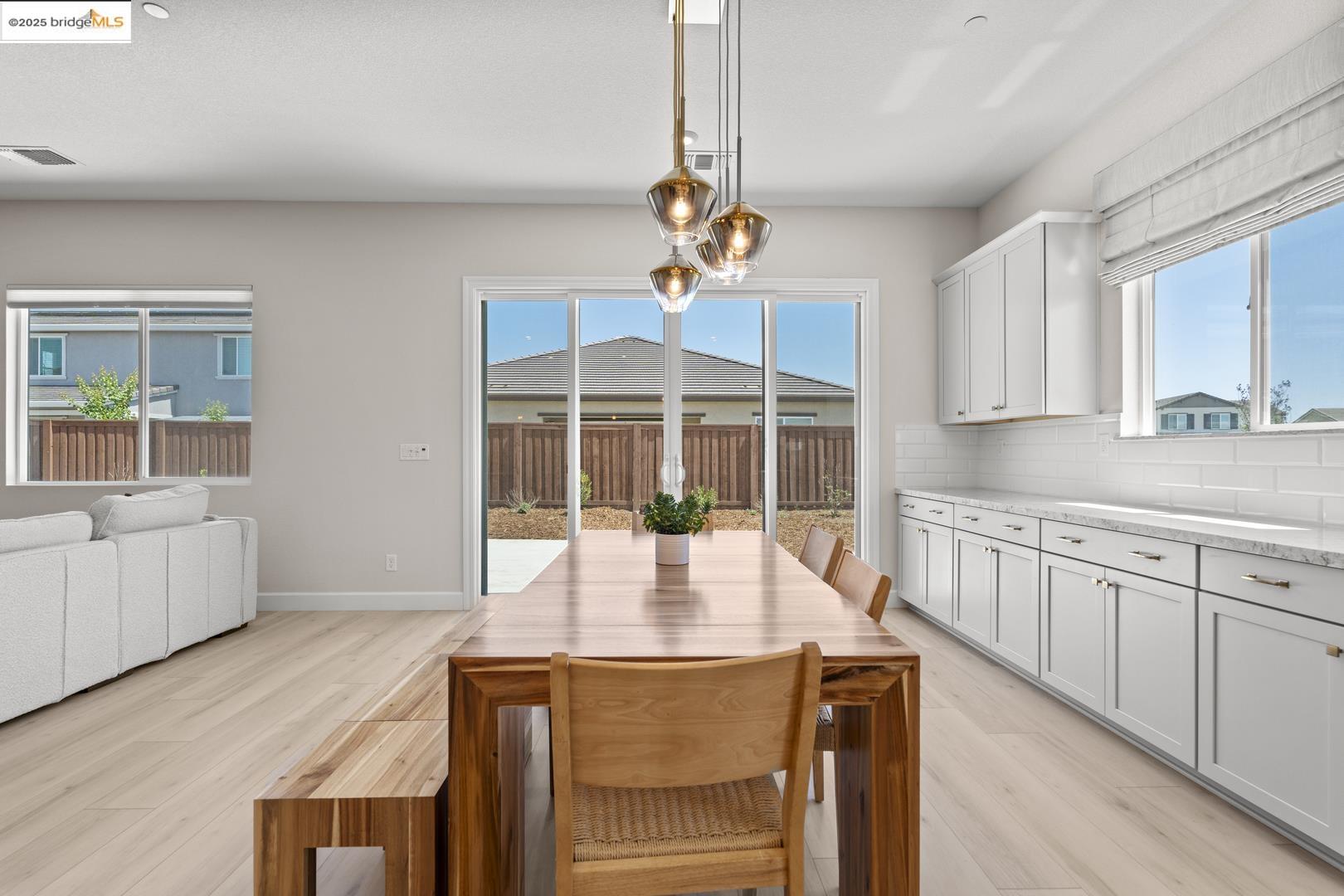 Detail Gallery Image 8 of 27 For 1661 Winne Dr, Woodland,  CA 95776 - 3 Beds | 2/1 Baths