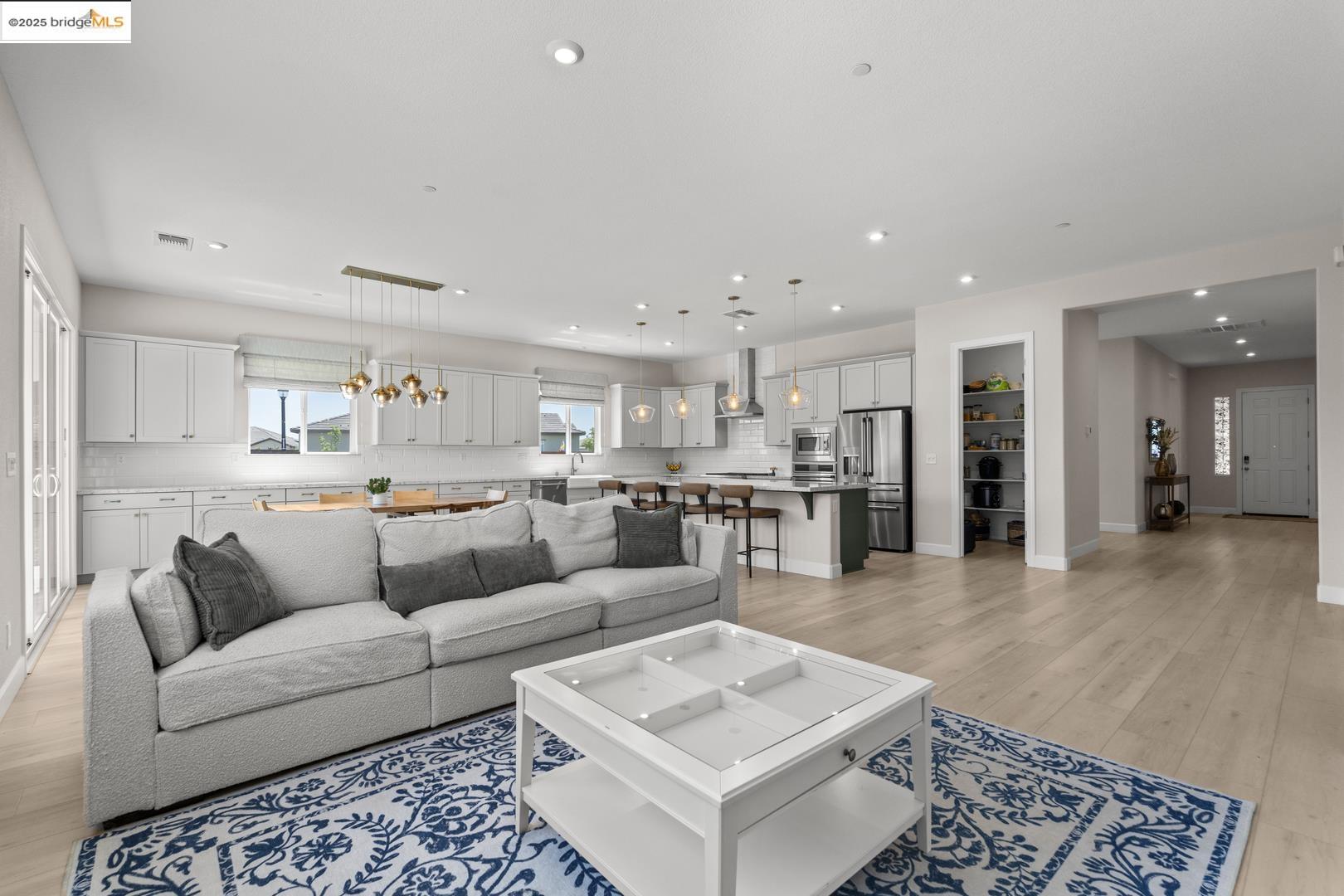 Detail Gallery Image 9 of 27 For 1661 Winne Dr, Woodland,  CA 95776 - 3 Beds | 2/1 Baths
