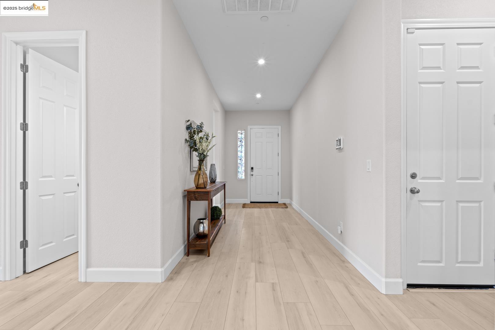 Detail Gallery Image 10 of 27 For 1661 Winne Dr, Woodland,  CA 95776 - 3 Beds | 2/1 Baths