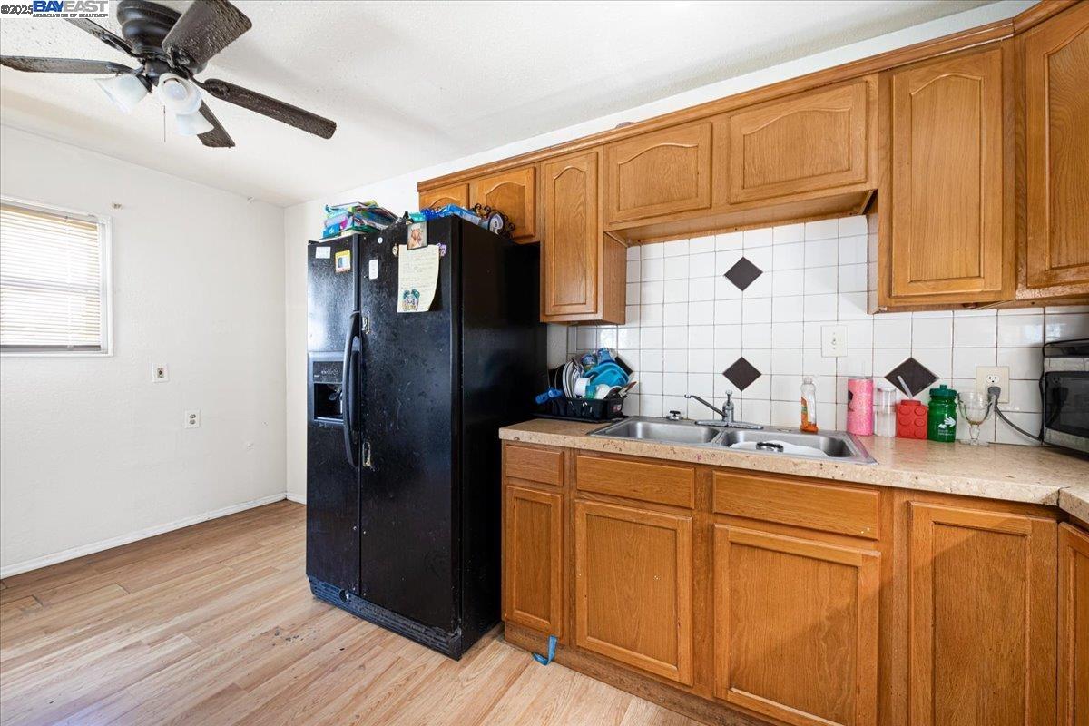 Detail Gallery Image 6 of 11 For 1058 71st Ave, Oakland,  CA 94621 - 2 Beds | 1 Baths