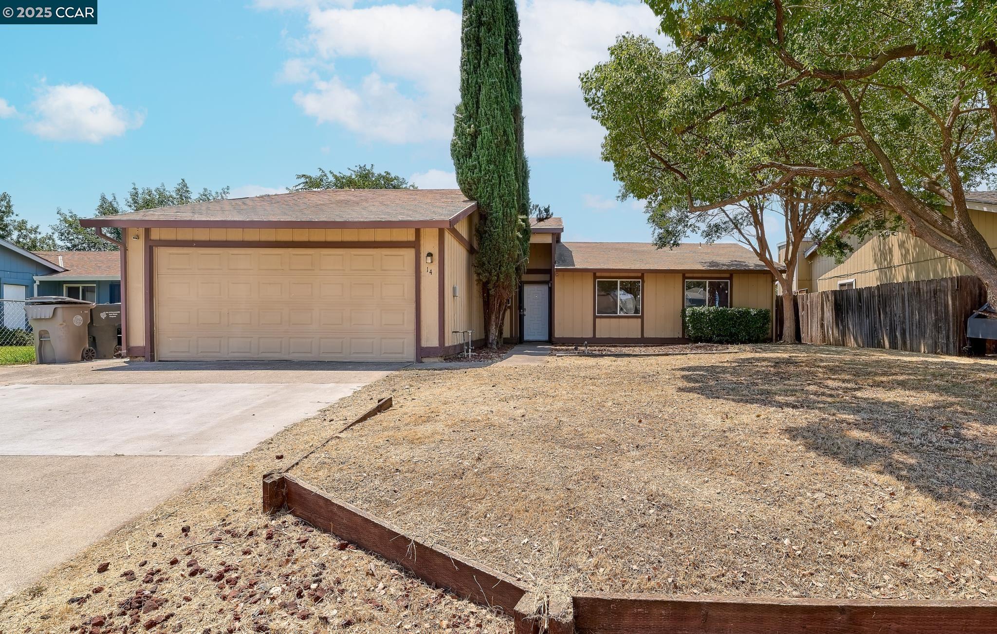 Detail Gallery Image 1 of 20 For 14 La Jacque Ct, Sacramento,  CA 95823 - 3 Beds | 2 Baths