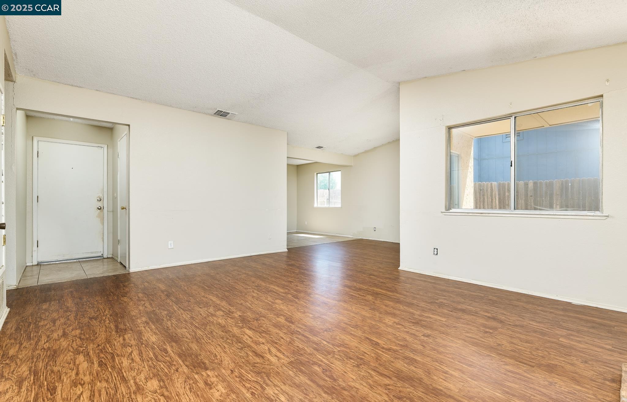 Detail Gallery Image 12 of 20 For 14 La Jacque Ct, Sacramento,  CA 95823 - 3 Beds | 2 Baths