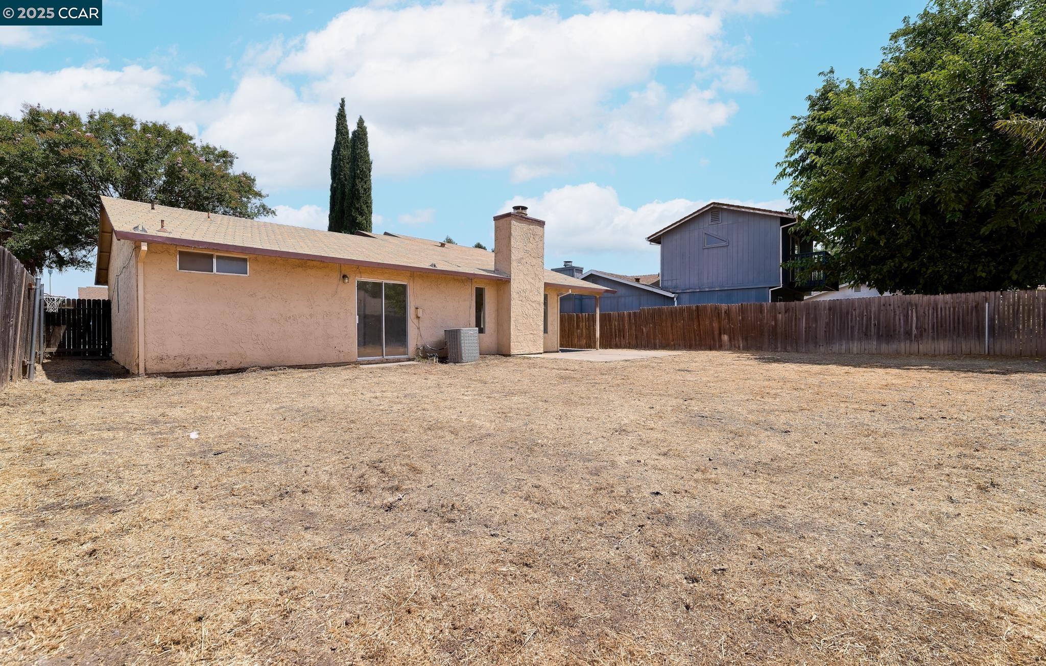 Detail Gallery Image 18 of 20 For 14 La Jacque Ct, Sacramento,  CA 95823 - 3 Beds | 2 Baths