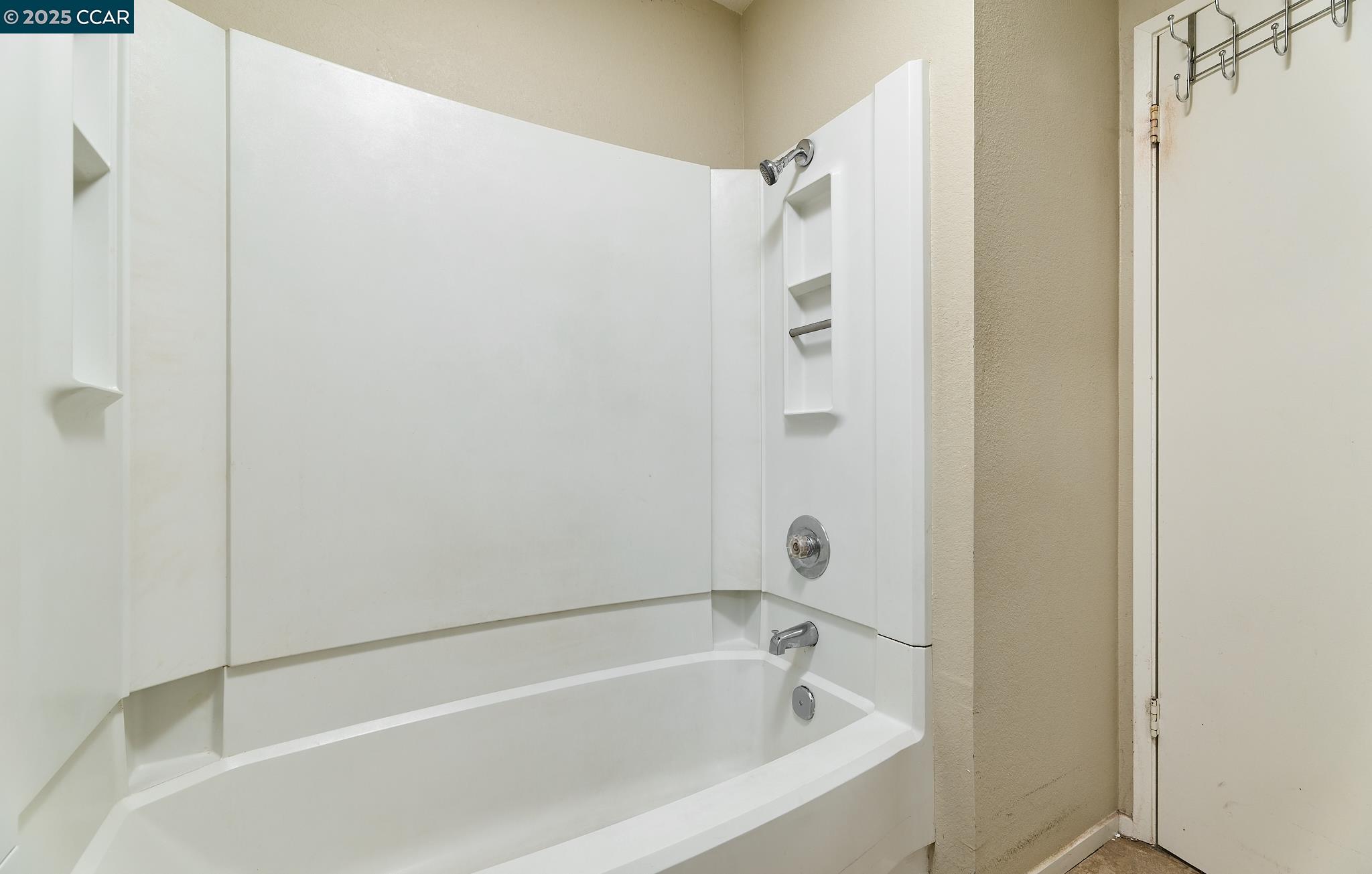 Detail Gallery Image 7 of 20 For 14 La Jacque Ct, Sacramento,  CA 95823 - 3 Beds | 2 Baths