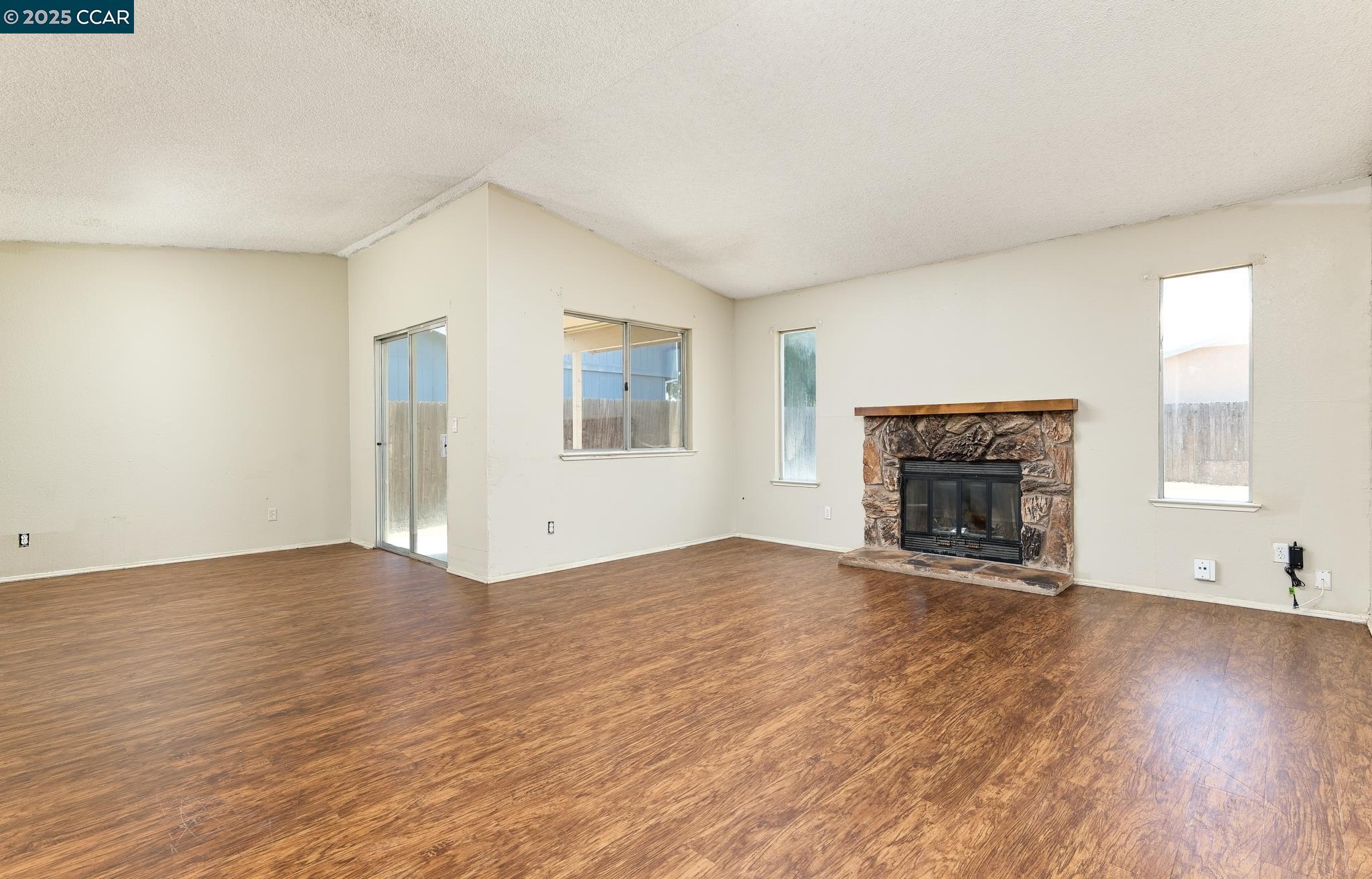 Detail Gallery Image 10 of 20 For 14 La Jacque Ct, Sacramento,  CA 95823 - 3 Beds | 2 Baths