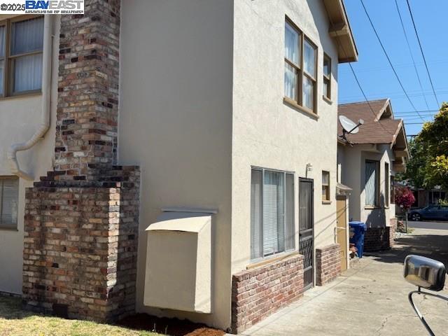 Detail Gallery Image 2 of 7 For 3208 Washington St, Alameda,  CA 94501 - 5 Beds | 3 Baths