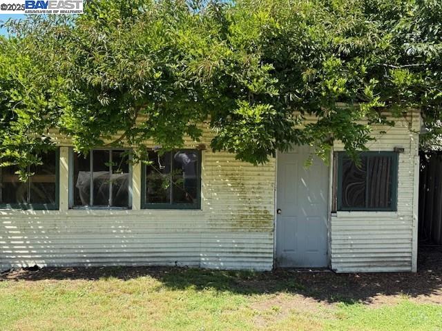 Detail Gallery Image 7 of 7 For 3208 Washington St, Alameda,  CA 94501 - 5 Beds | 3 Baths