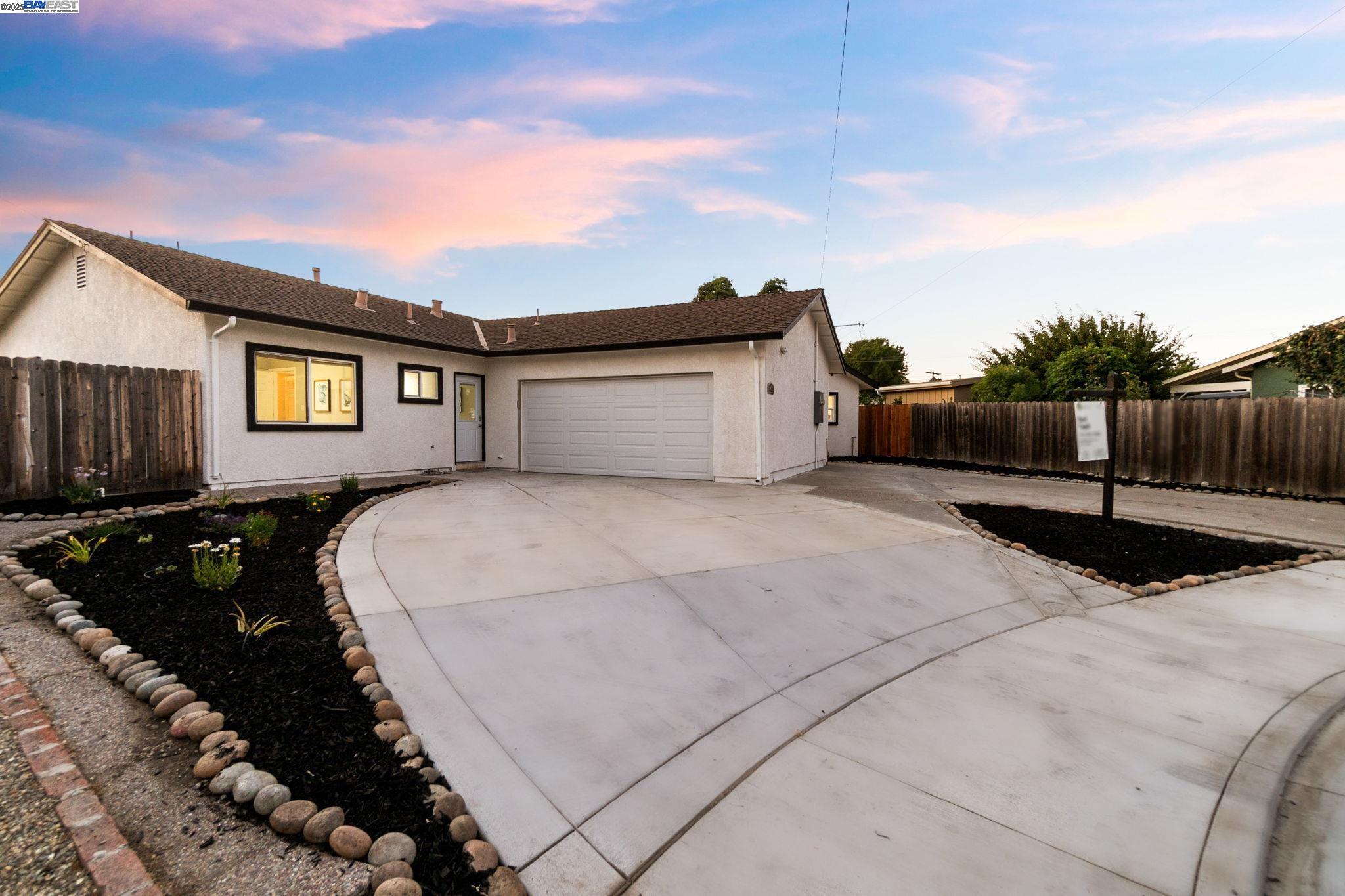 Detail Gallery Image 2 of 42 For 3631 Trenton Ct, Fremont,  CA 94538 - 5 Beds | 4 Baths
