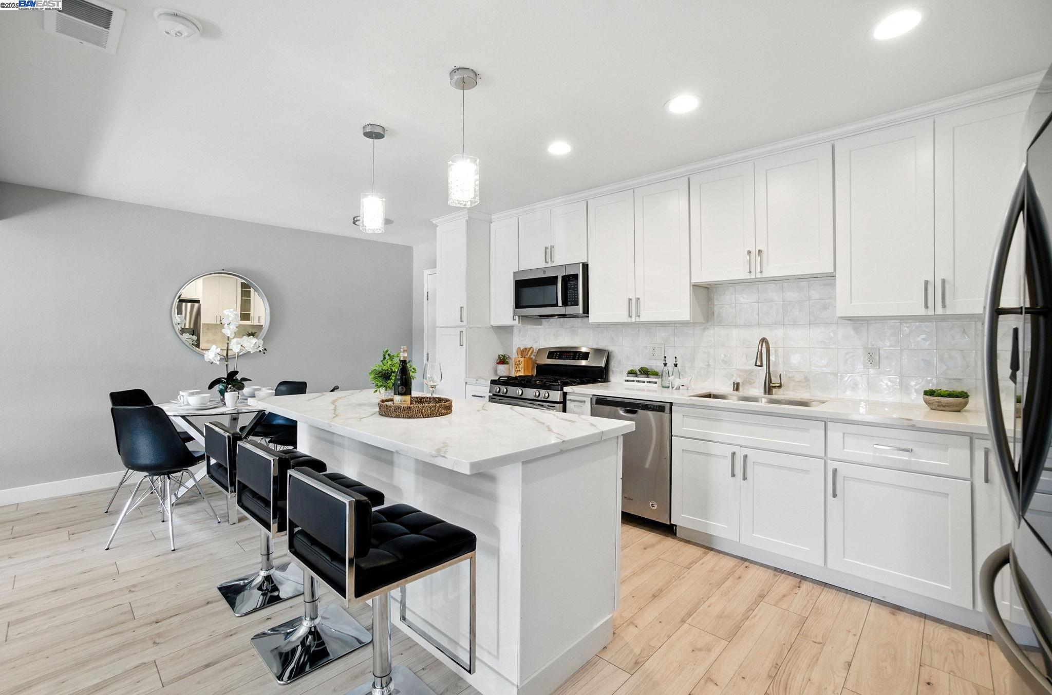 Detail Gallery Image 5 of 42 For 3631 Trenton Ct, Fremont,  CA 94538 - 5 Beds | 4 Baths