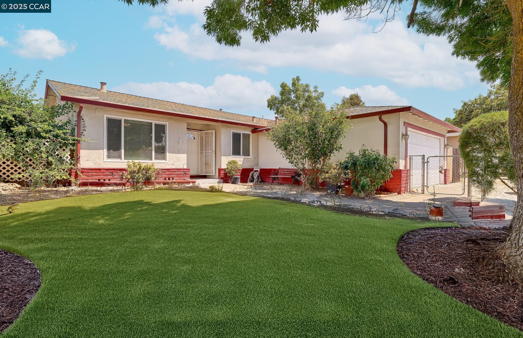 Detail Gallery Image 1 of 1 For 3972 Meadowbrook Cir, Pittsburg,  CA 94565 - 3 Beds | 2 Baths