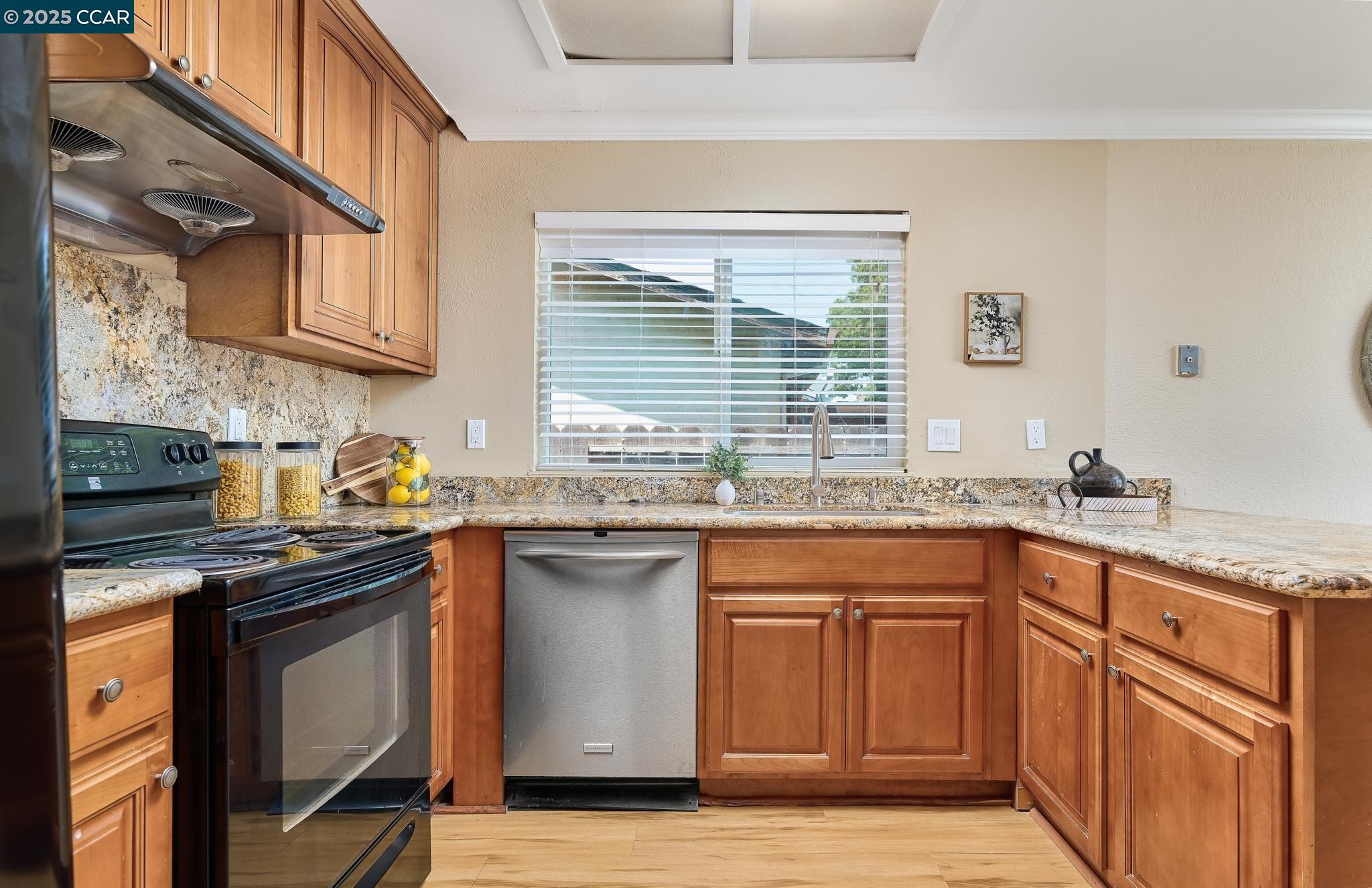 Detail Gallery Image 14 of 29 For 3972 Meadowbrook Cir, Pittsburg,  CA 94565 - 3 Beds | 2 Baths