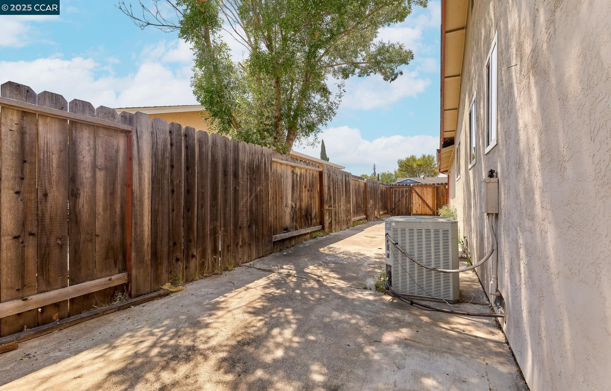 Detail Gallery Image 28 of 29 For 3972 Meadowbrook Cir, Pittsburg,  CA 94565 - 3 Beds | 2 Baths