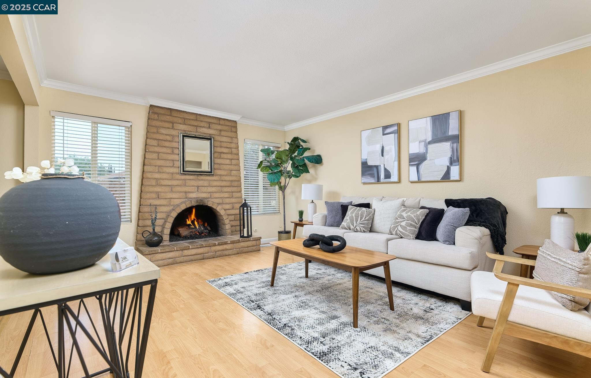 Detail Gallery Image 5 of 29 For 3972 Meadowbrook Cir, Pittsburg,  CA 94565 - 3 Beds | 2 Baths