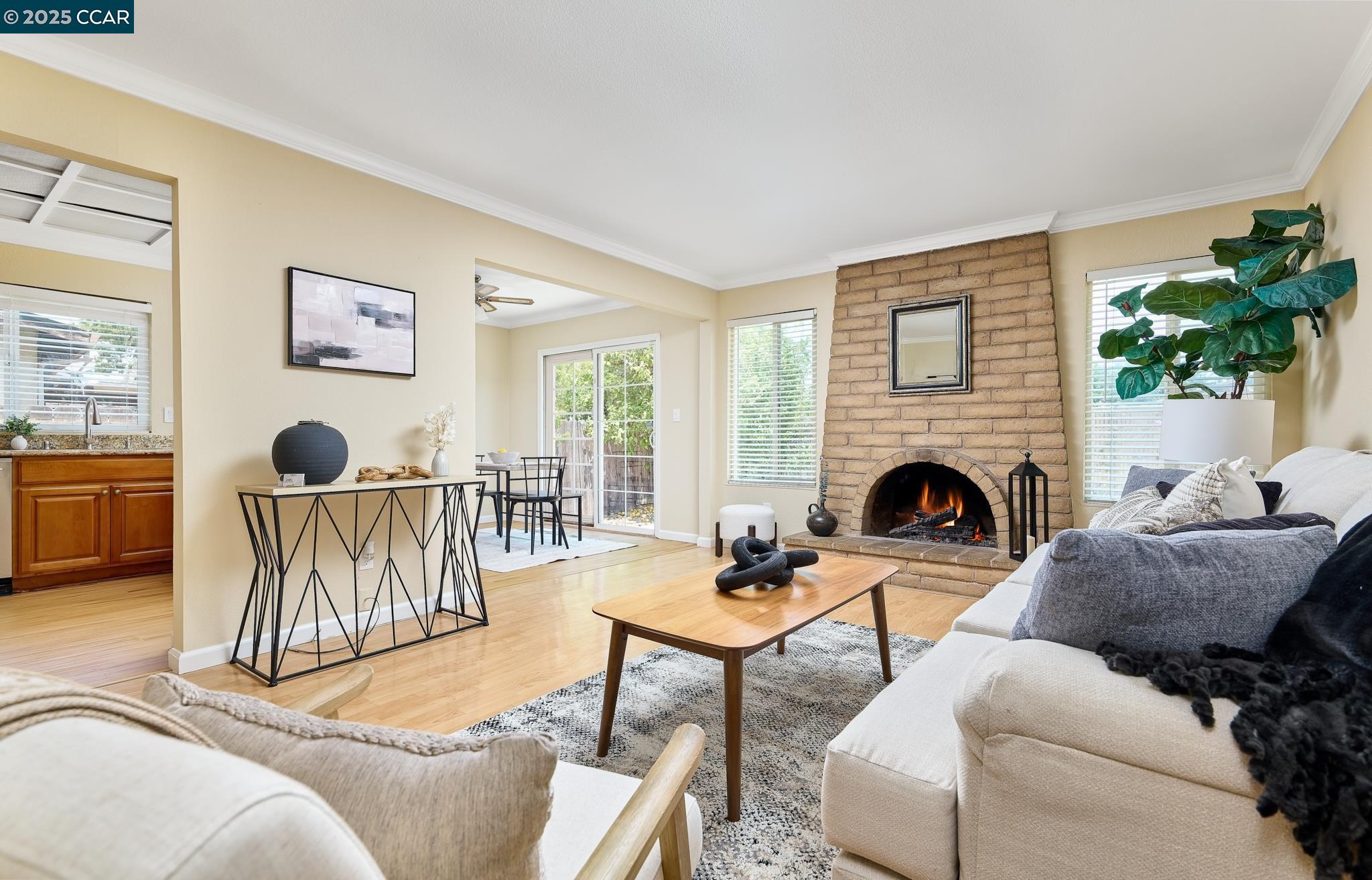 Detail Gallery Image 6 of 29 For 3972 Meadowbrook Cir, Pittsburg,  CA 94565 - 3 Beds | 2 Baths