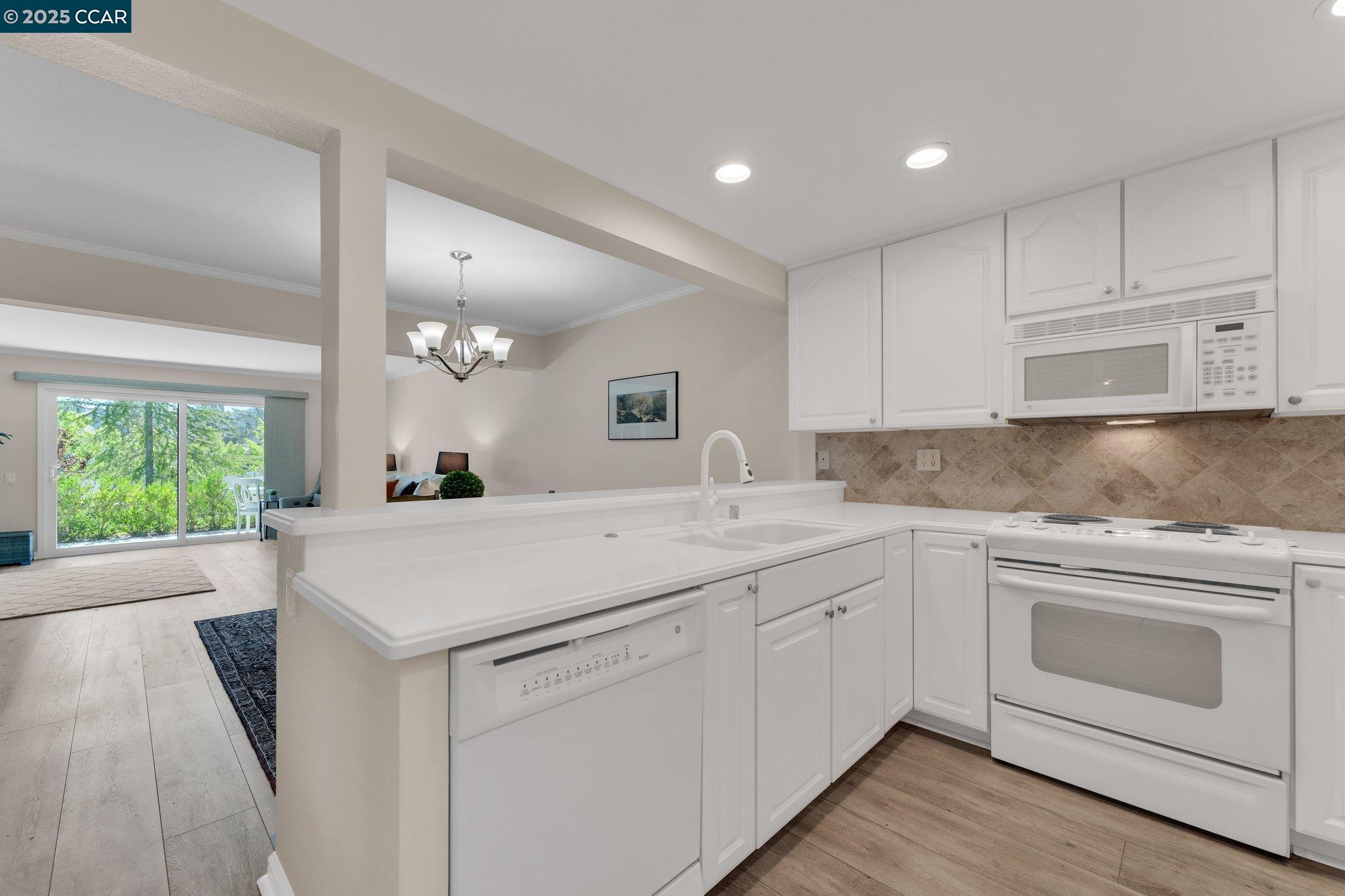 Photo #5: 41104765 Listing 