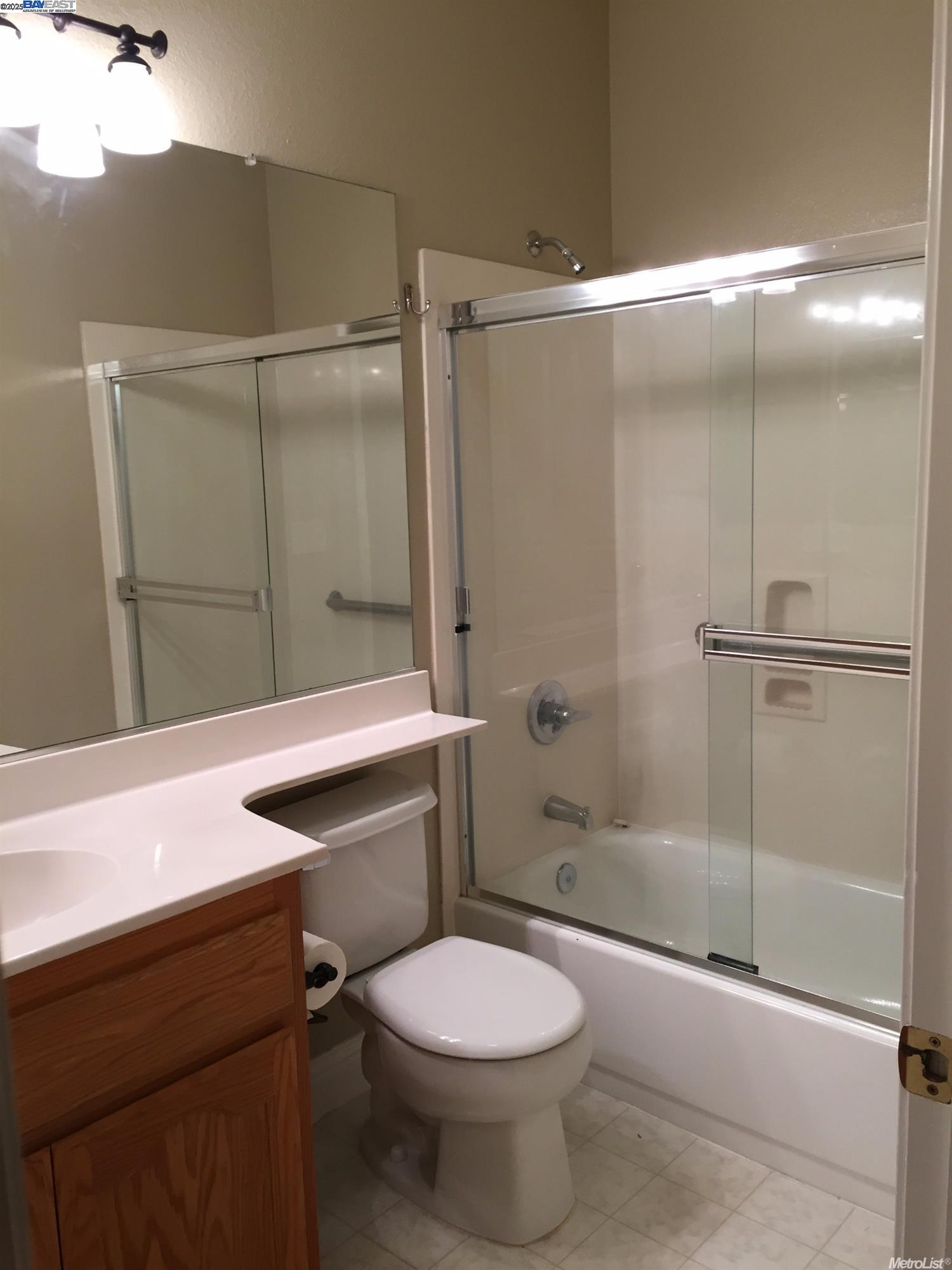 Detail Gallery Image 11 of 14 For 675 W Alameda St, Manteca,  CA 95336 - 4 Beds | 2 Baths