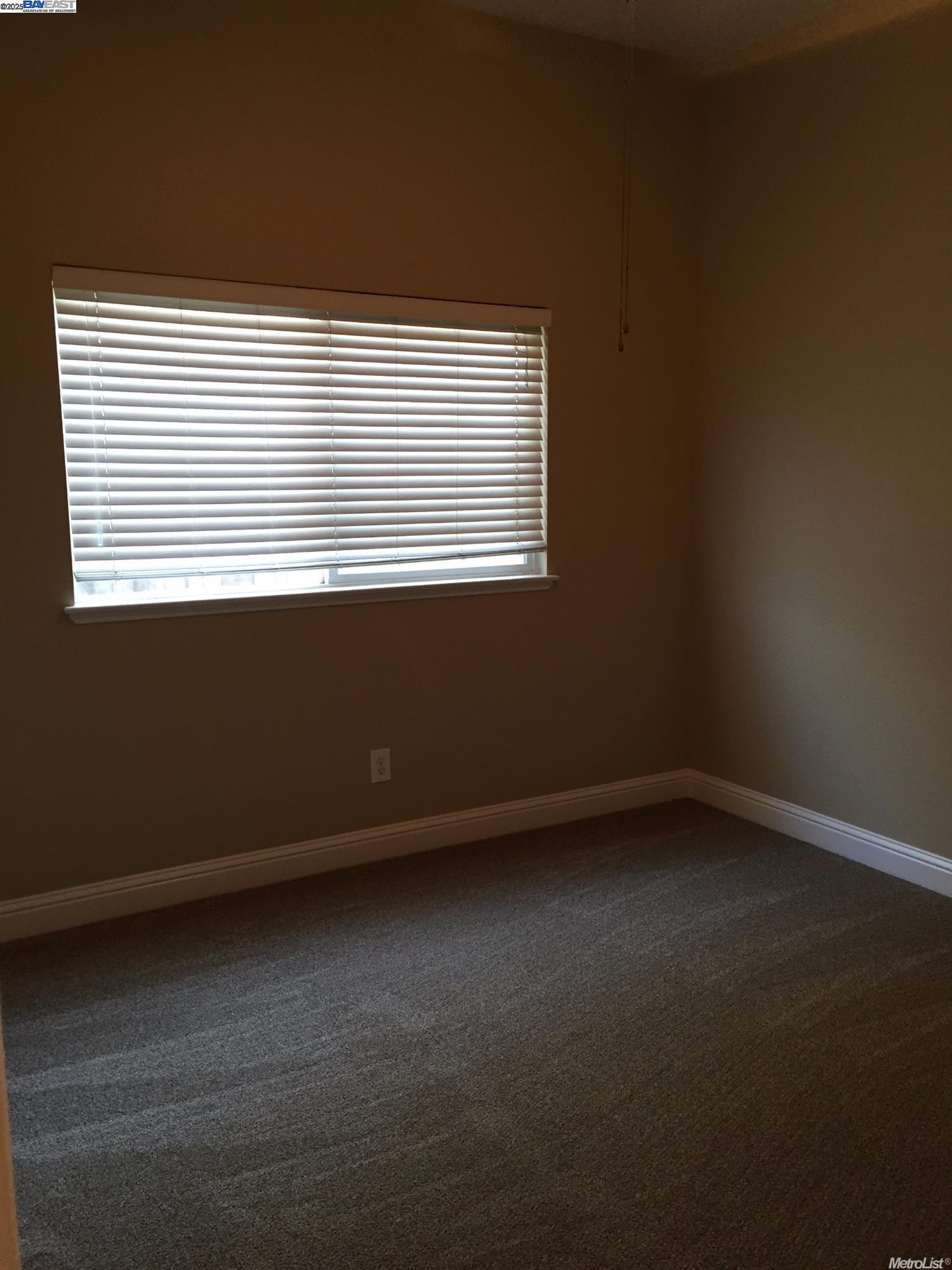 Detail Gallery Image 12 of 14 For 675 W Alameda St, Manteca,  CA 95336 - 4 Beds | 2 Baths
