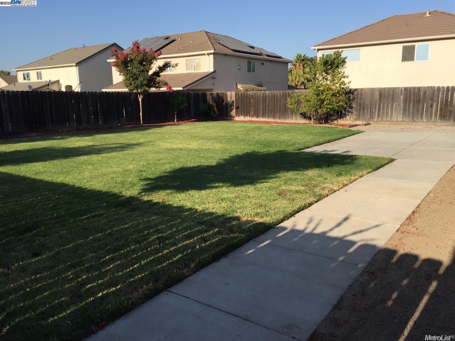 Detail Gallery Image 14 of 14 For 675 W Alameda St, Manteca,  CA 95336 - 4 Beds | 2 Baths