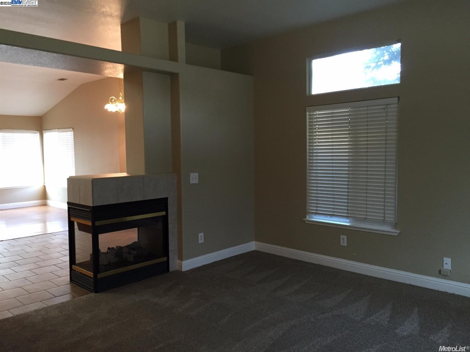 Detail Gallery Image 3 of 14 For 675 W Alameda St, Manteca,  CA 95336 - 4 Beds | 2 Baths