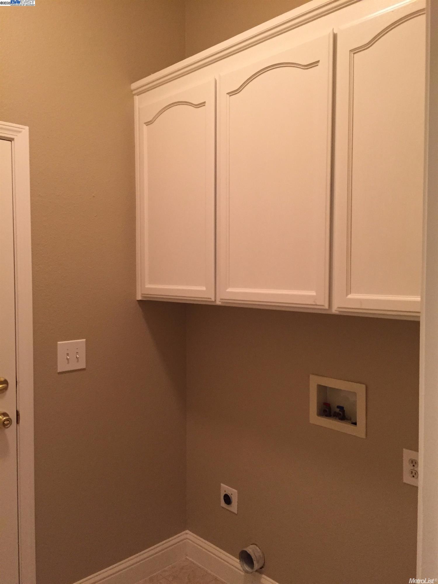 Detail Gallery Image 6 of 14 For 675 W Alameda St, Manteca,  CA 95336 - 4 Beds | 2 Baths