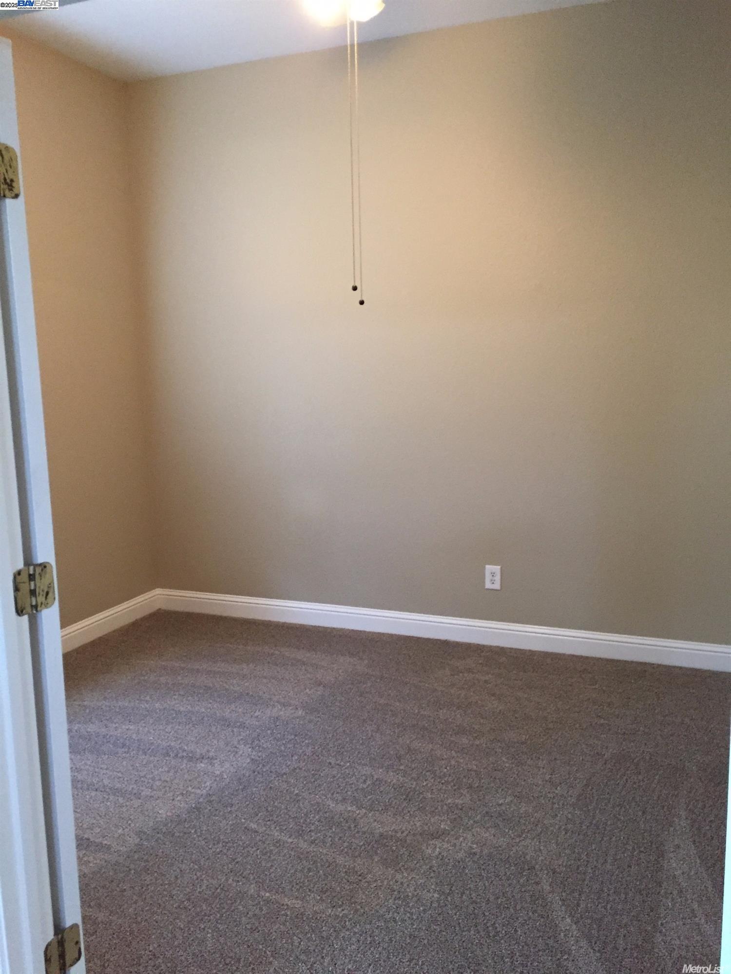 Detail Gallery Image 9 of 14 For 675 W Alameda St, Manteca,  CA 95336 - 4 Beds | 2 Baths