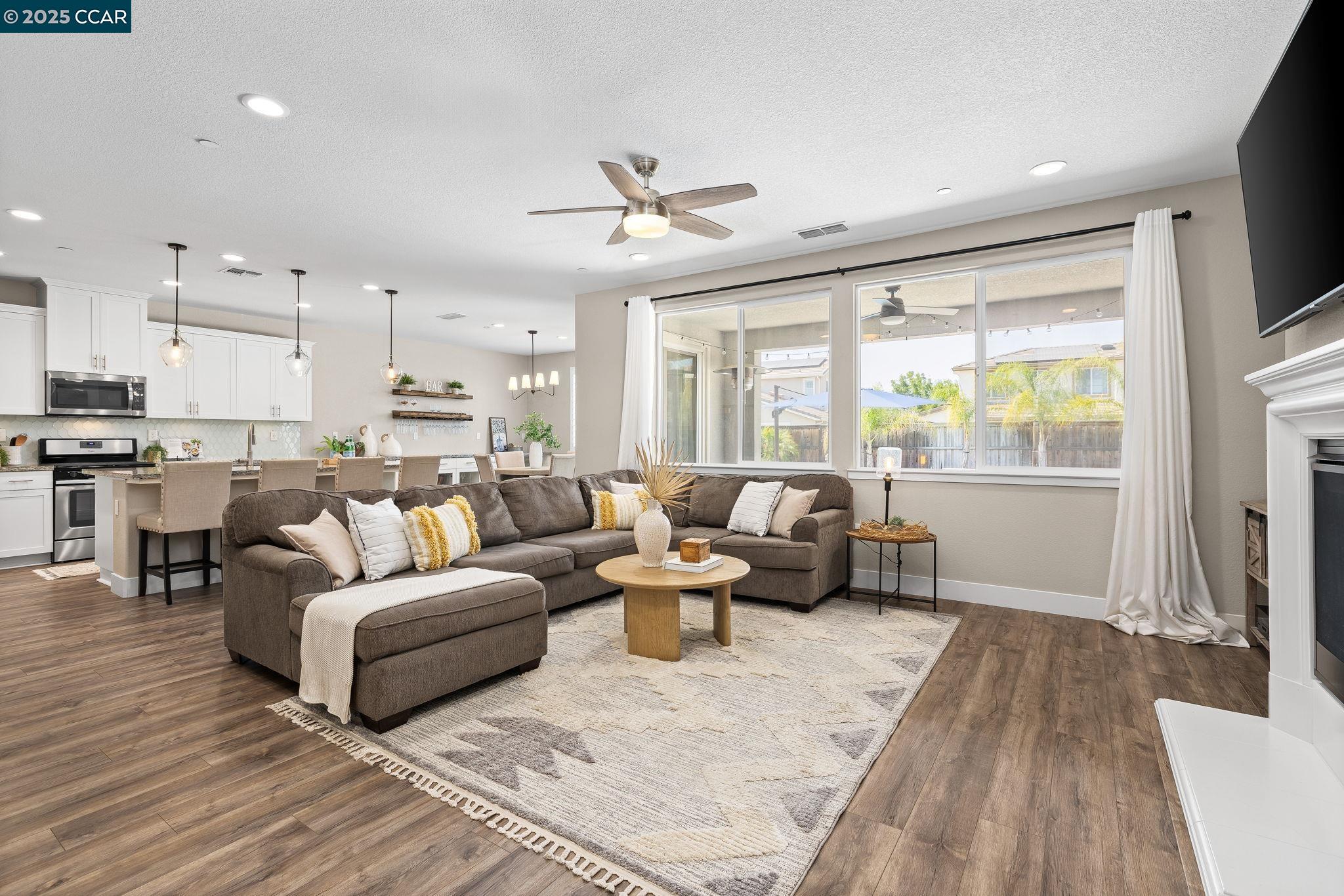 Detail Gallery Image 2 of 27 For 9521 Pescadero Cir, Discovery Bay,  CA 94505 - 3 Beds | 2/1 Baths