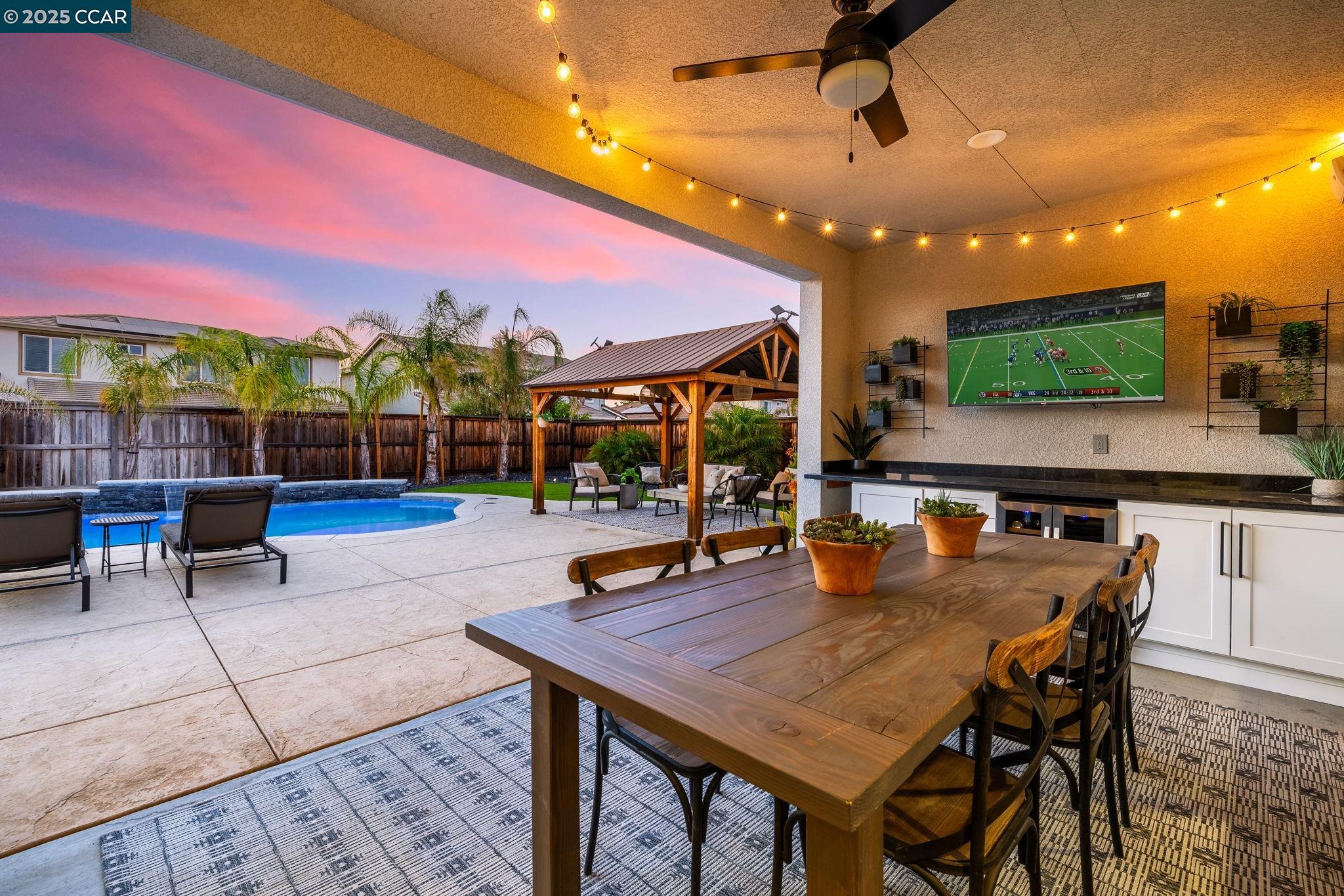 Detail Gallery Image 17 of 27 For 9521 Pescadero Cir, Discovery Bay,  CA 94505 - 3 Beds | 2/1 Baths