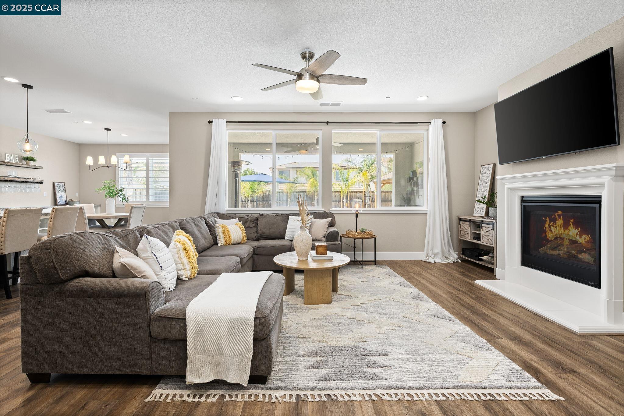 Detail Gallery Image 3 of 27 For 9521 Pescadero Cir, Discovery Bay,  CA 94505 - 3 Beds | 2/1 Baths