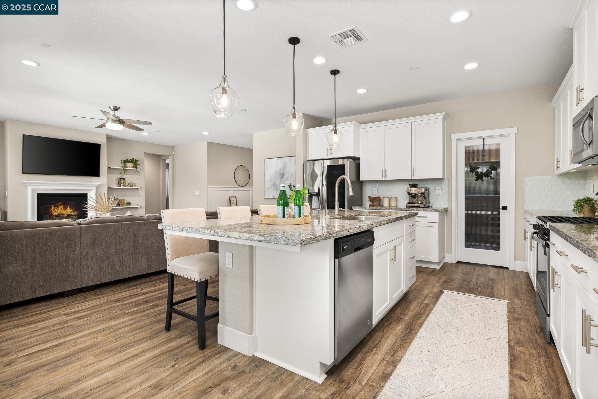Detail Gallery Image 5 of 27 For 9521 Pescadero Cir, Discovery Bay,  CA 94505 - 3 Beds | 2/1 Baths