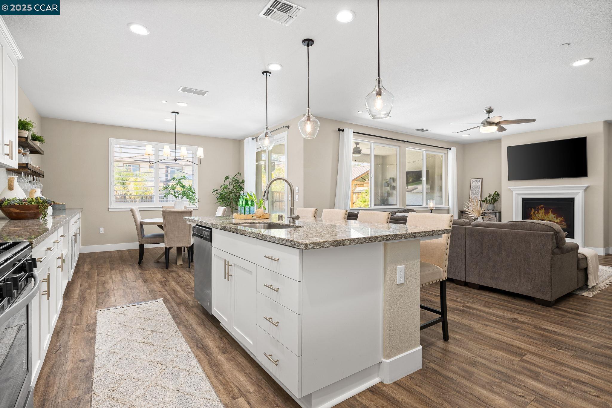 Detail Gallery Image 6 of 27 For 9521 Pescadero Cir, Discovery Bay,  CA 94505 - 3 Beds | 2/1 Baths