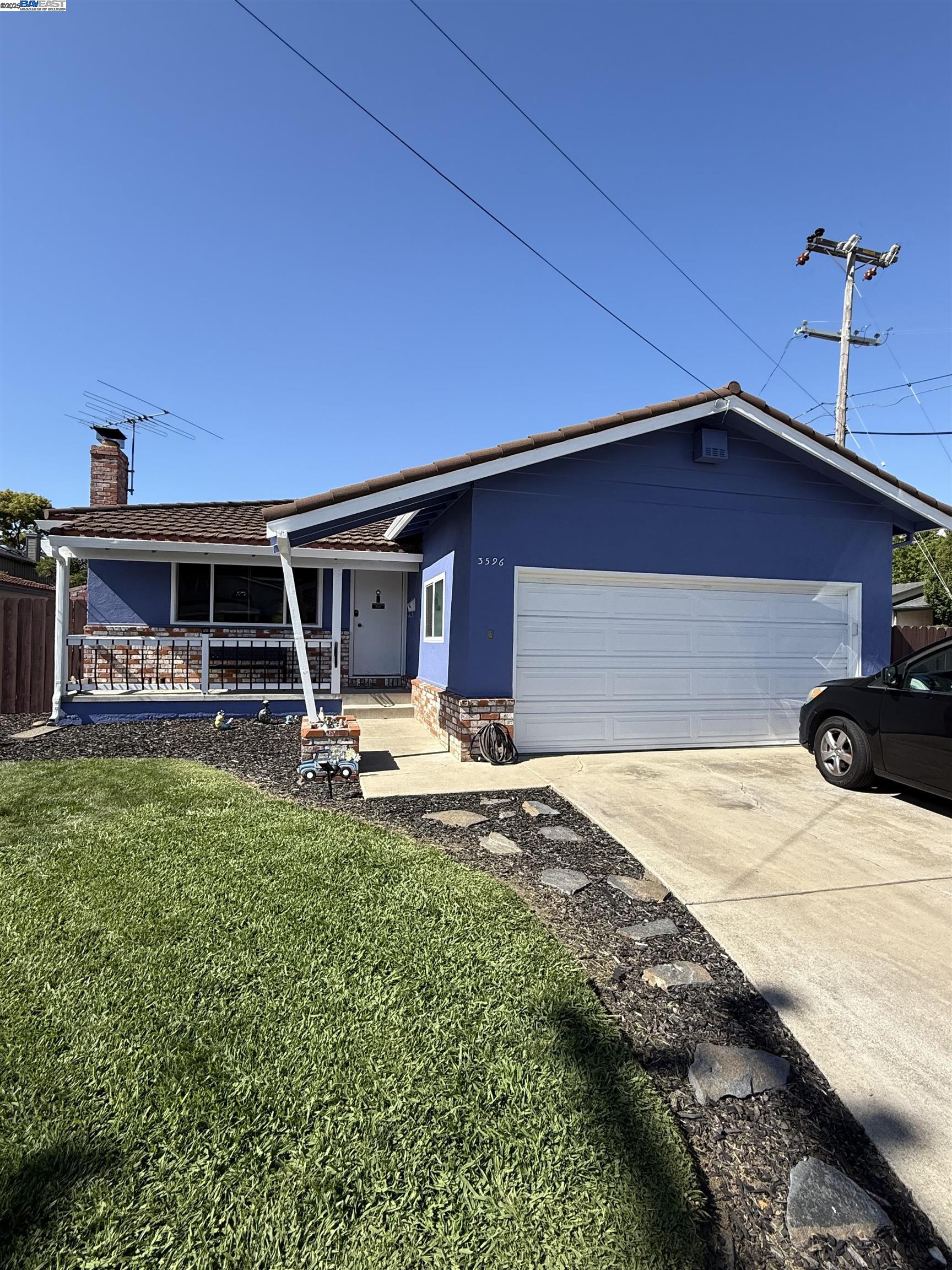 Detail Gallery Image 1 of 1 For Christensen Ln, Castro Valley,  CA 94546 - 3 Beds | 2 Baths