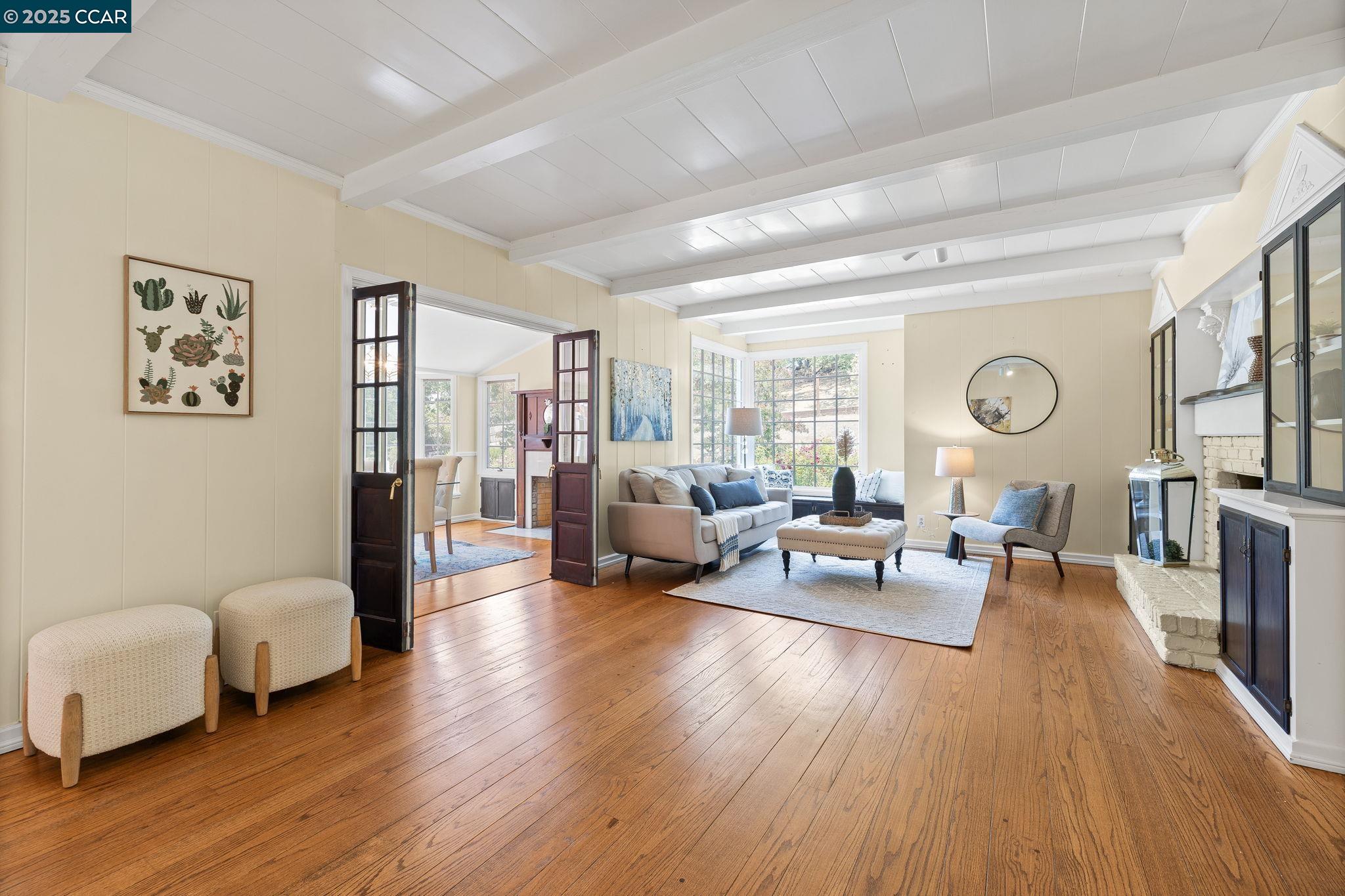 Detail Gallery Image 2 of 26 For 1968 Meadow Rd, Walnut Creek,  CA 94595 - 4 Beds | 3 Baths