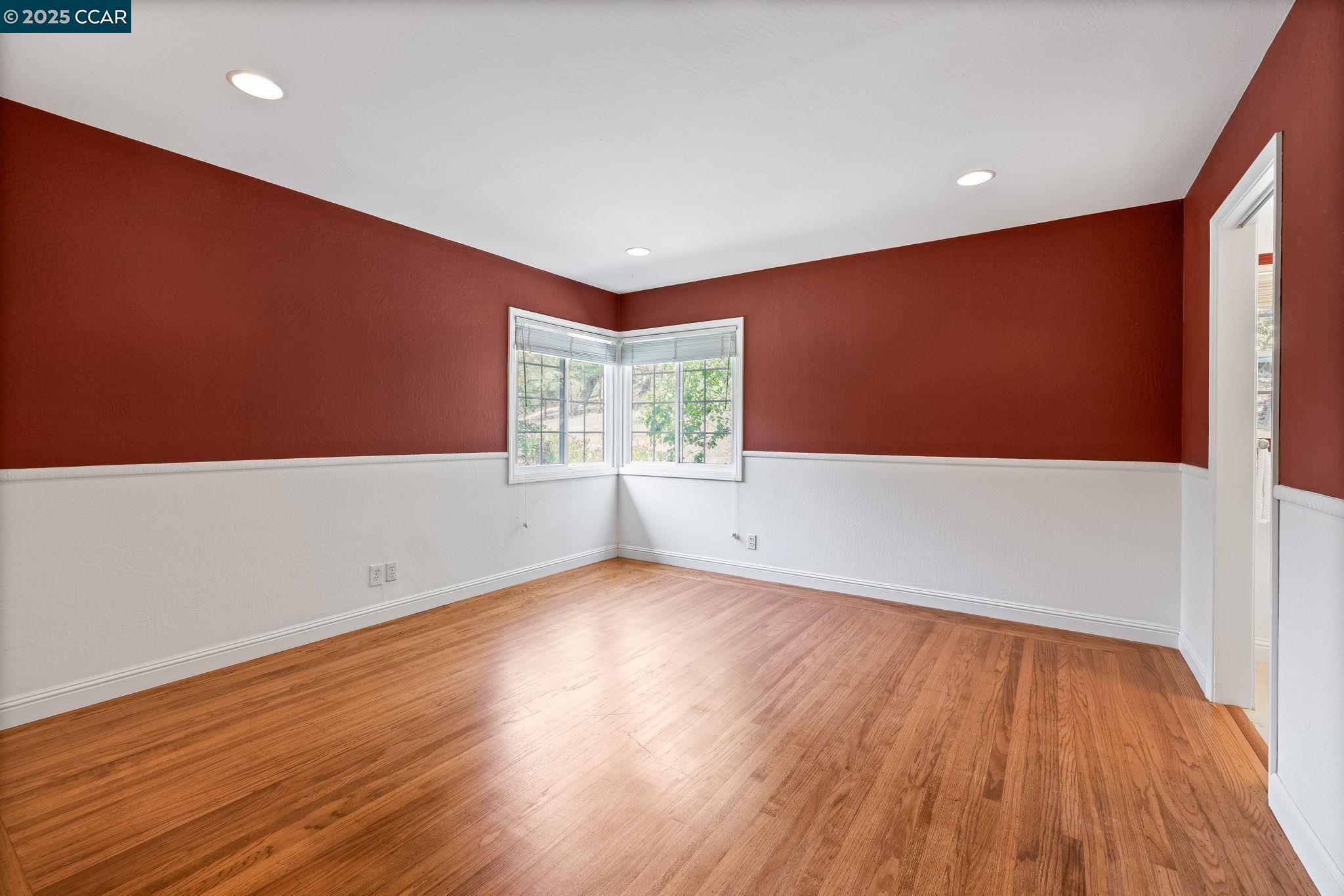 Detail Gallery Image 14 of 26 For 1968 Meadow Rd, Walnut Creek,  CA 94595 - 4 Beds | 3 Baths