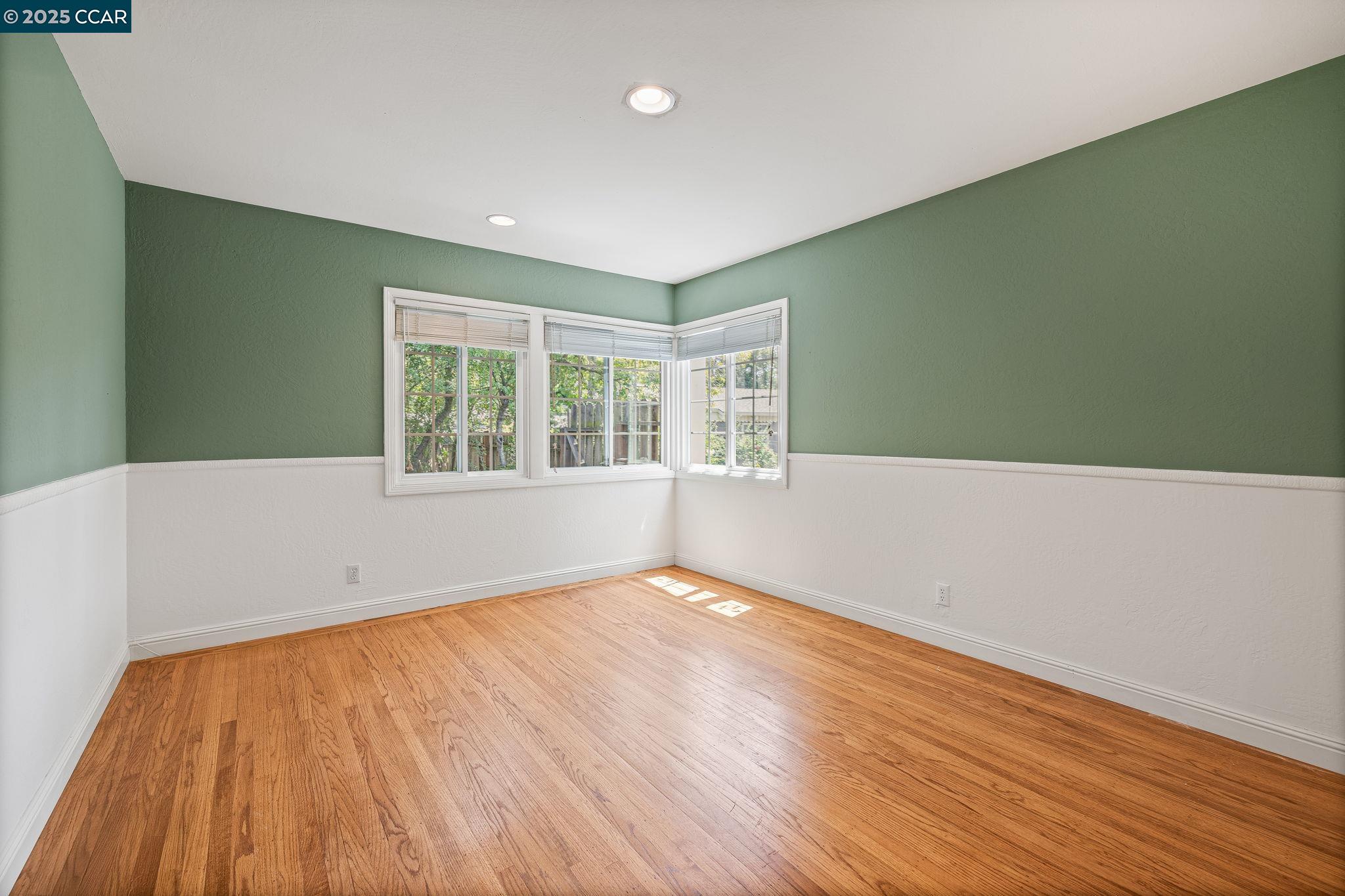 Detail Gallery Image 16 of 26 For 1968 Meadow Rd, Walnut Creek,  CA 94595 - 4 Beds | 3 Baths